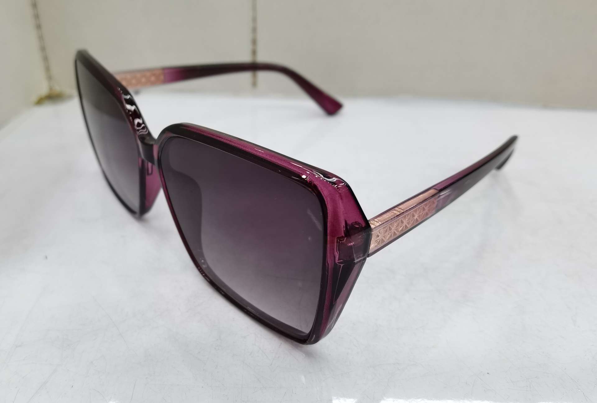 YS 6004 model needs to be ordered for customization. 2020 new style hinged foot fashionable men's and women's trendy sunglasses, UV protection sunglasses, bright black, double gray, transparent tea, double tea, transparent pink, transparent gray, transparent purple can be mixed detail image 2