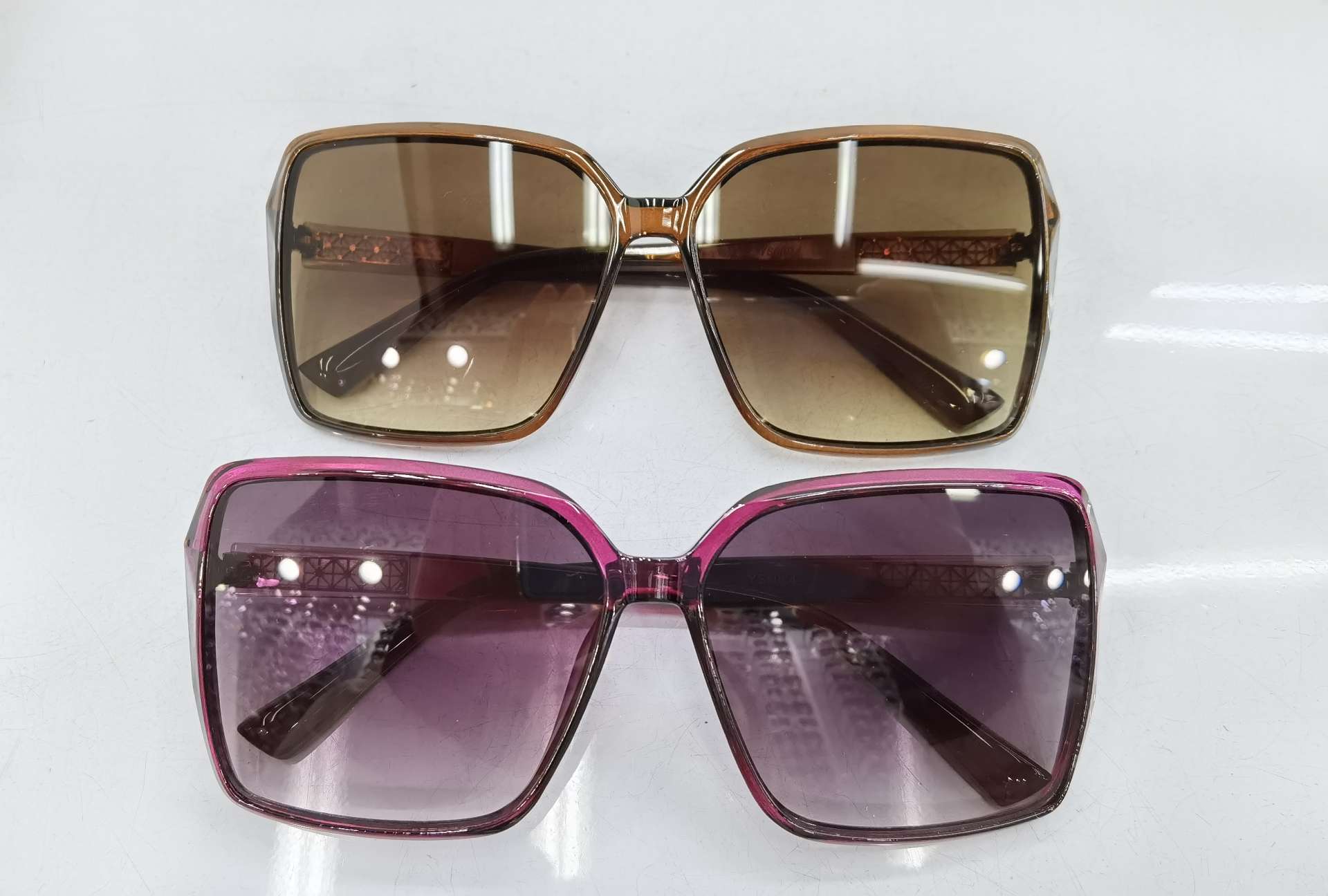 YS 6004 model needs to be ordered for customization. 2020 new style hinged foot fashionable men's and women's trendy sunglasses, UV protection sunglasses, bright black, double gray, transparent tea, double tea, transparent pink, transparent gray, transparent purple can be mixed details Picture