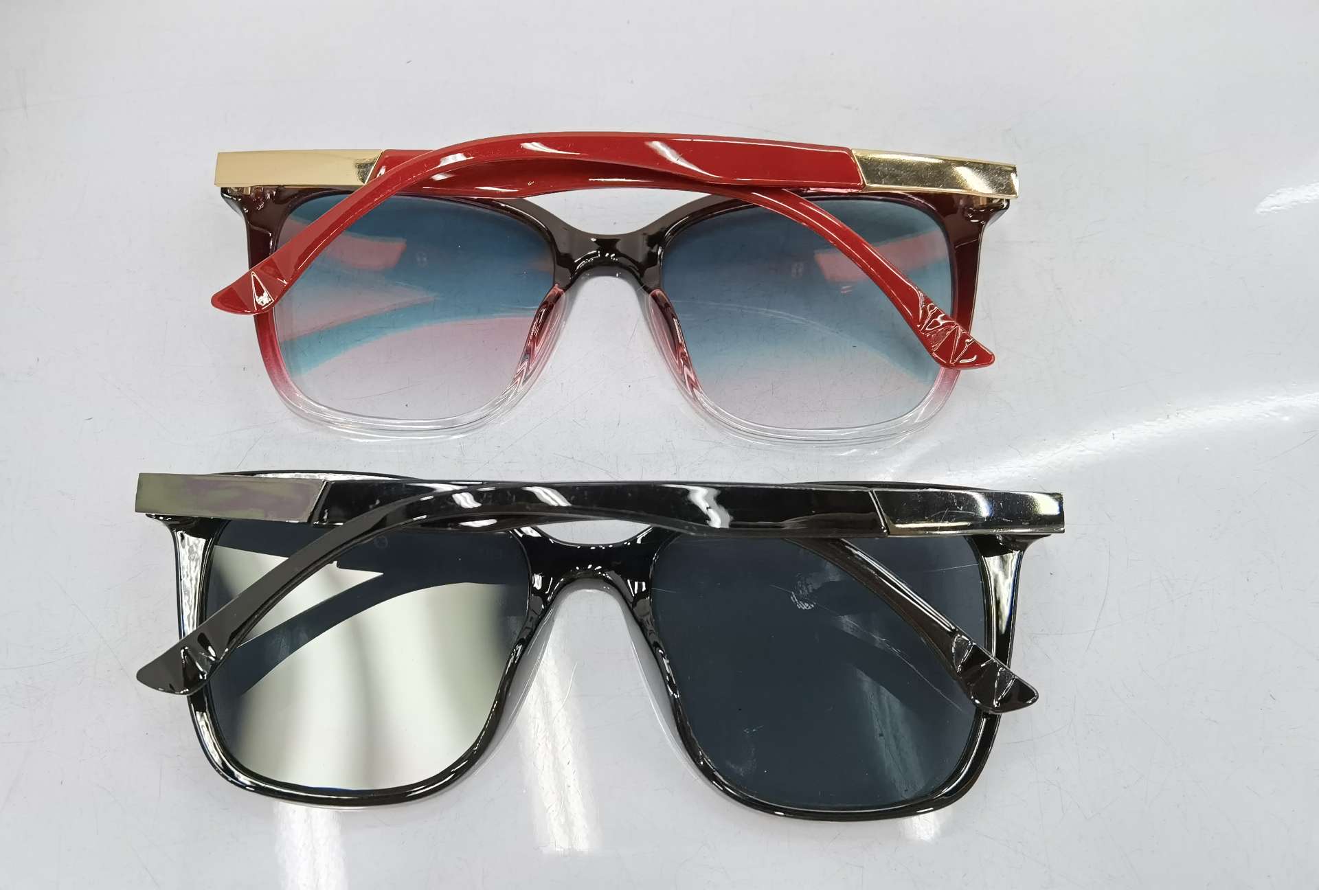 For the YS E03 model, you need to place an order to customize the 2020 new hinge foot fashionable men's and women's trendy UV-resistant sunglasses. The price is as follows: bright black double gray, bright real red double gray, sand real powder double gray, sand real blue double gray, with a real film coating plus 1.0 yuan undefined