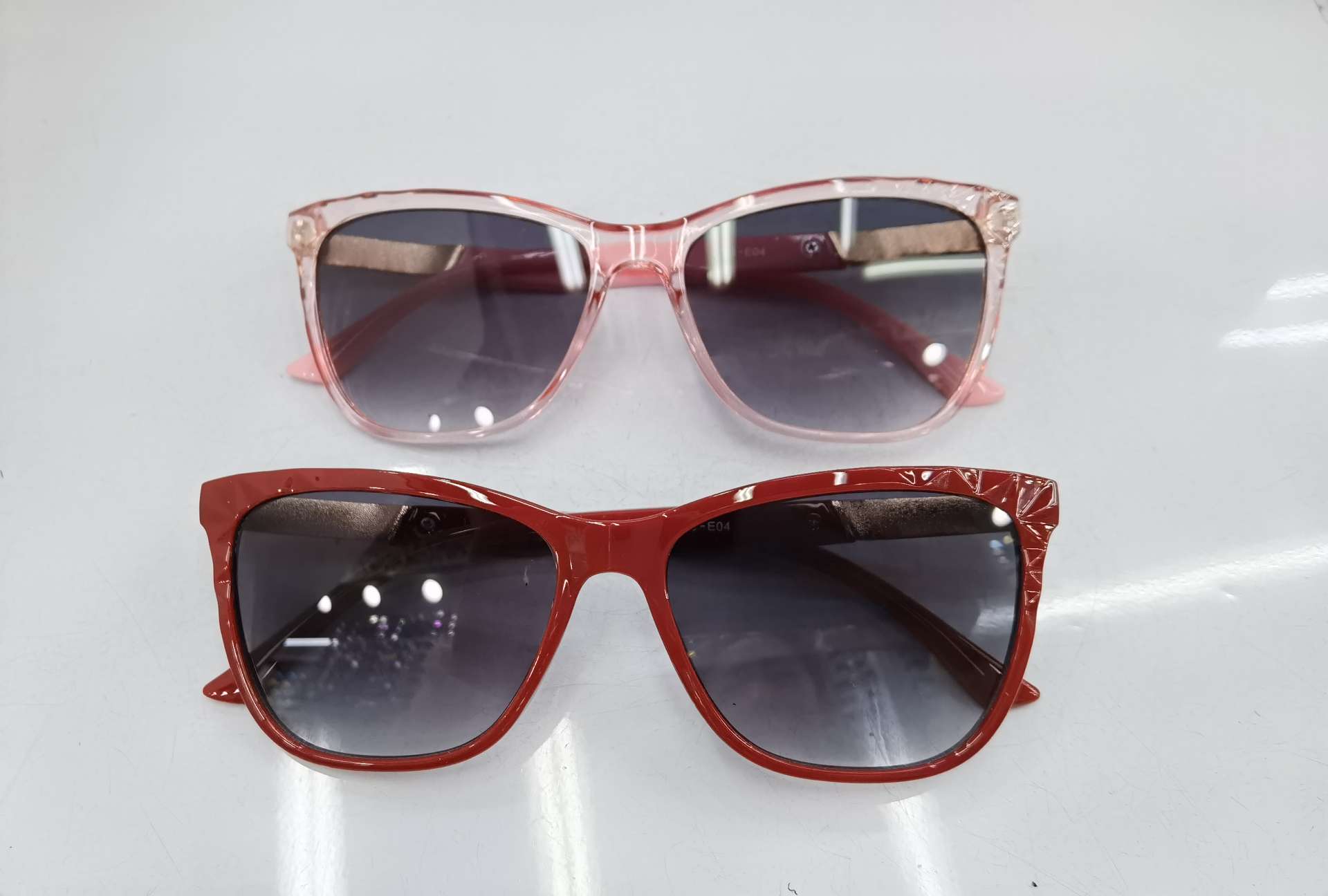 For the YS E04 model, you need to place an order to customize the 2020 new hinge foot fashionable men's and women's trendy UV-resistant sunglasses. The price is as follows: bright black double gray, bright real red double gray, sand real powder double gray, sand real blue double gray, with a real film coating and an additional 1.0 yuan detail image 5