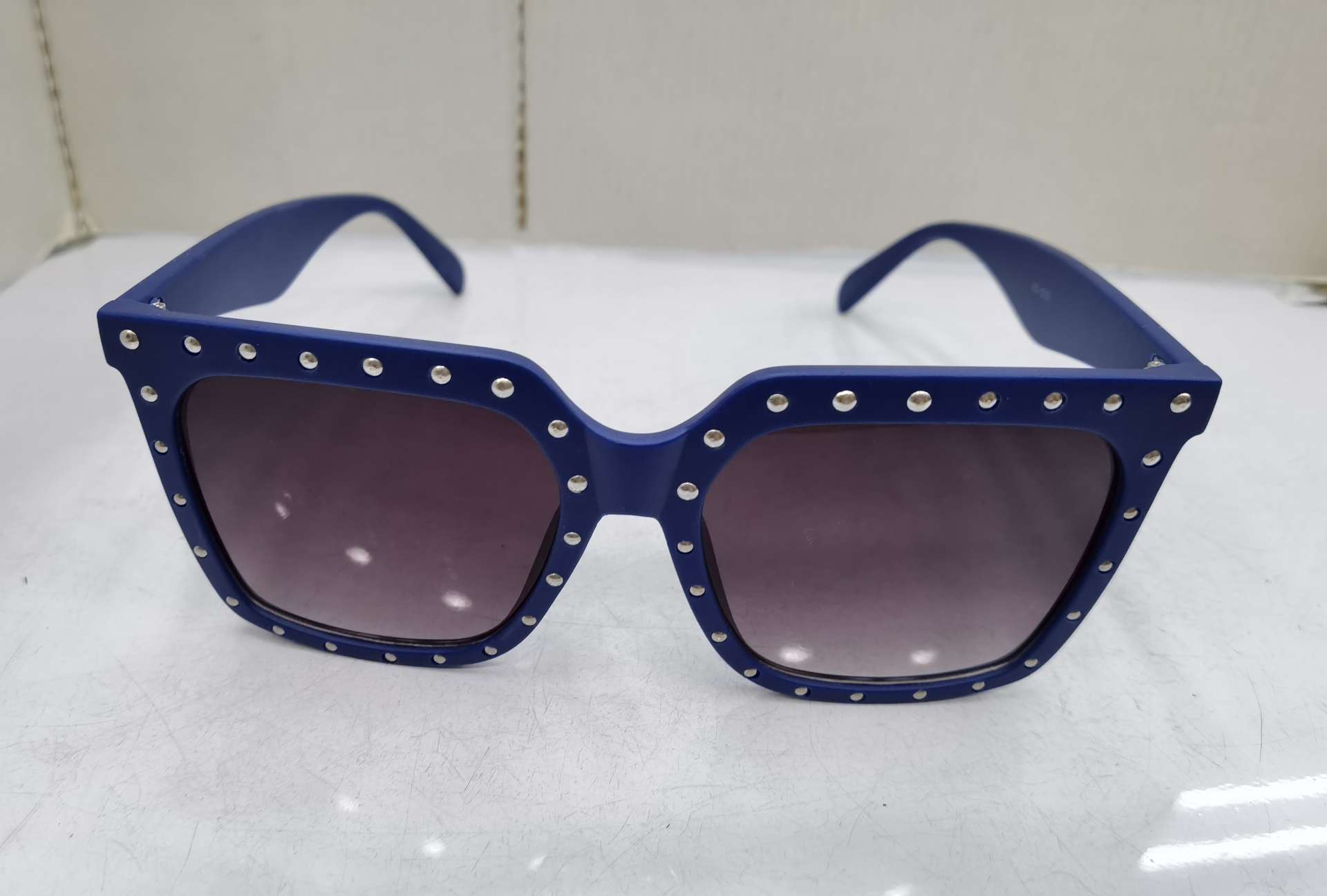 YS E10 models need to be ordered for customization. 2020 new style hinge feet fashionable men's and women's trendy UV-resistant sunglasses, bright black double gray, bright real red double gray, sand real powder double gray, sand real blue double gray, with real film coating +1.0 yuan Item Picture