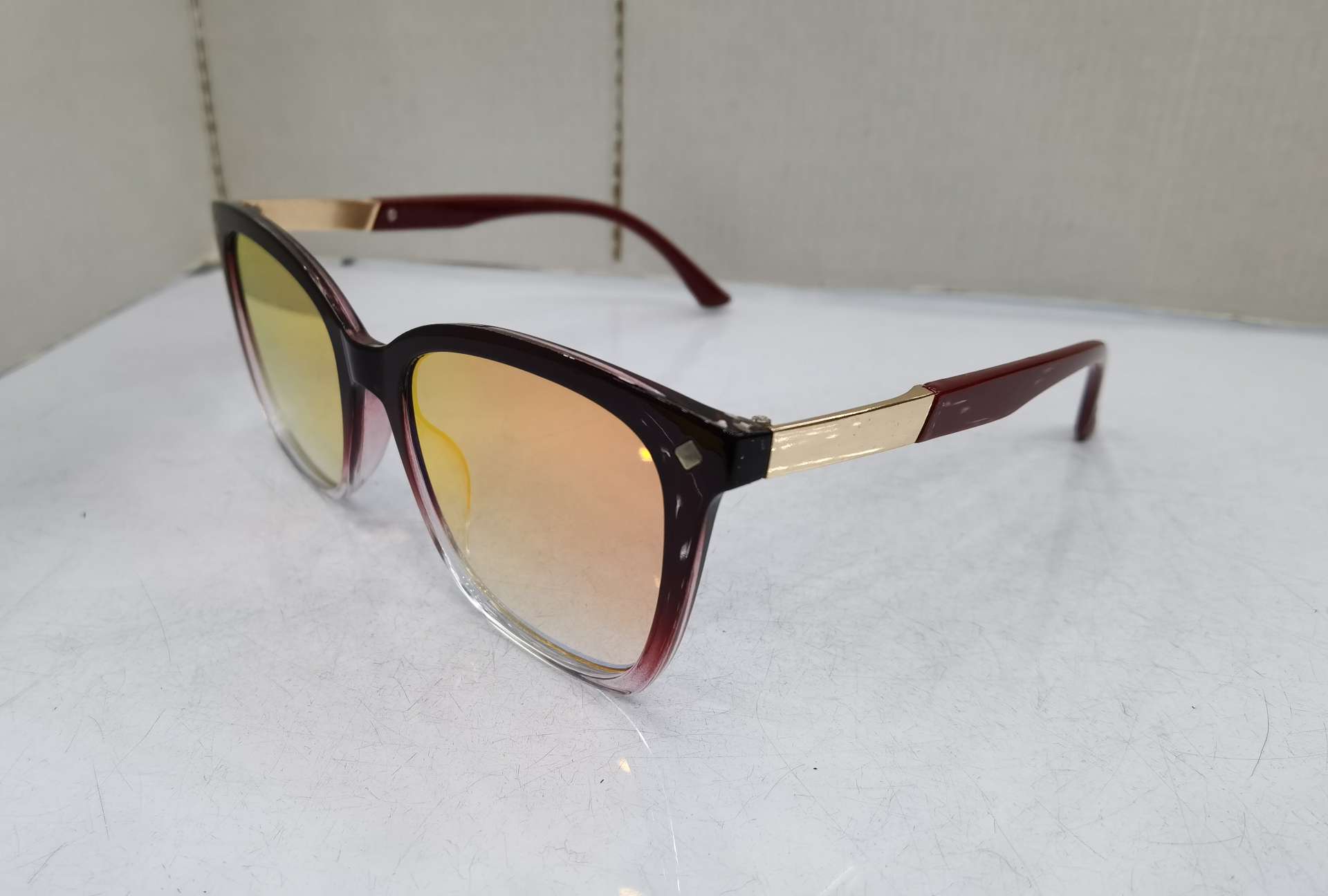 For the YS E03 model, you need to place an order to customize the 2020 new hinge foot fashionable men's and women's trendy UV-resistant sunglasses. The price is as follows: bright black double gray, bright real red double gray, sand real powder double gray, sand real blue double gray, with a real film coating plus 1.0 yuan detail image 1