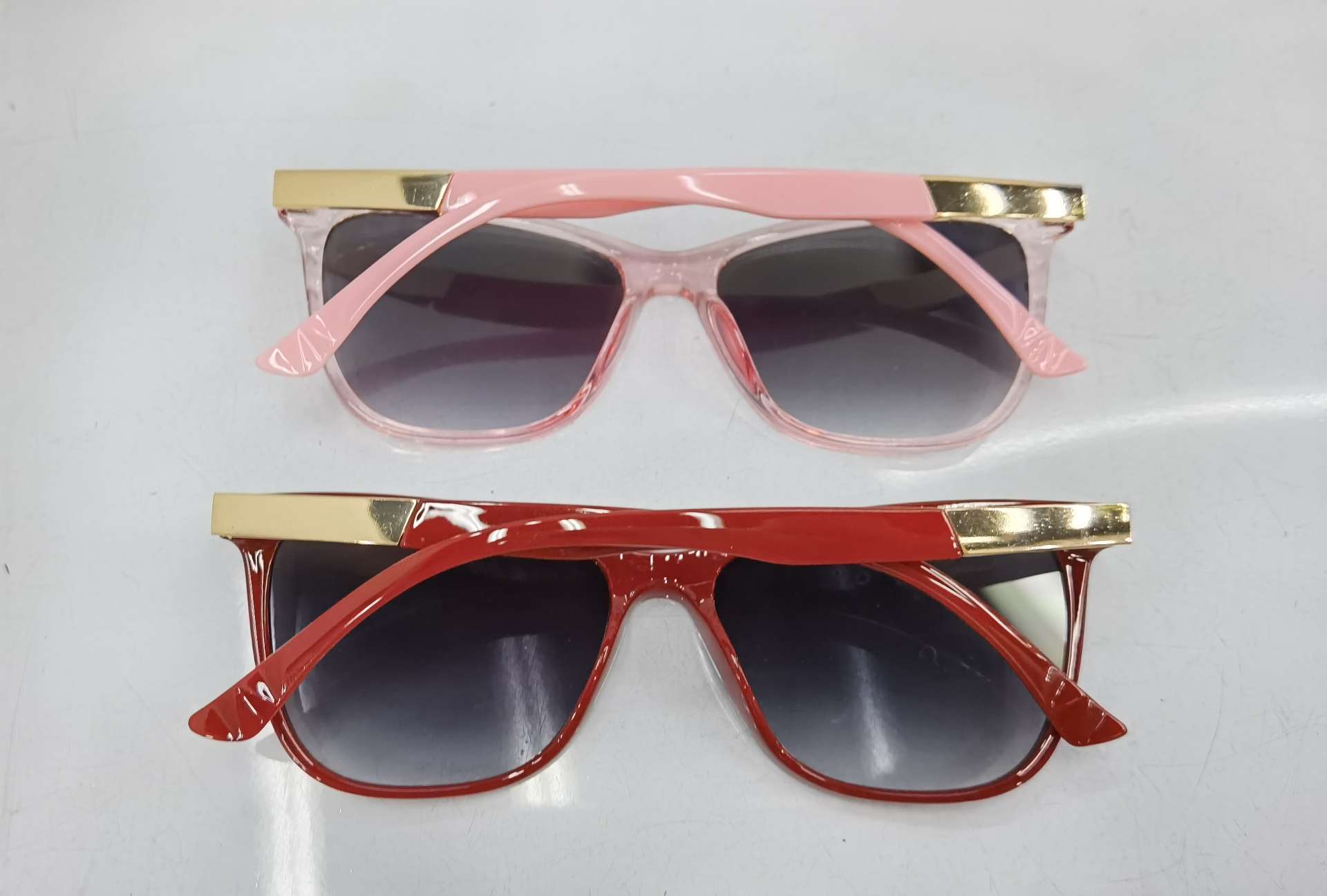 For the YS E04 model, you need to place an order to customize the 2020 new hinge foot fashionable men's and women's trendy UV-resistant sunglasses. The price is as follows: bright black double gray, bright real red double gray, sand real powder double gray, sand real blue double gray, with a real film coating and an additional 1.0 yuan detail image 3