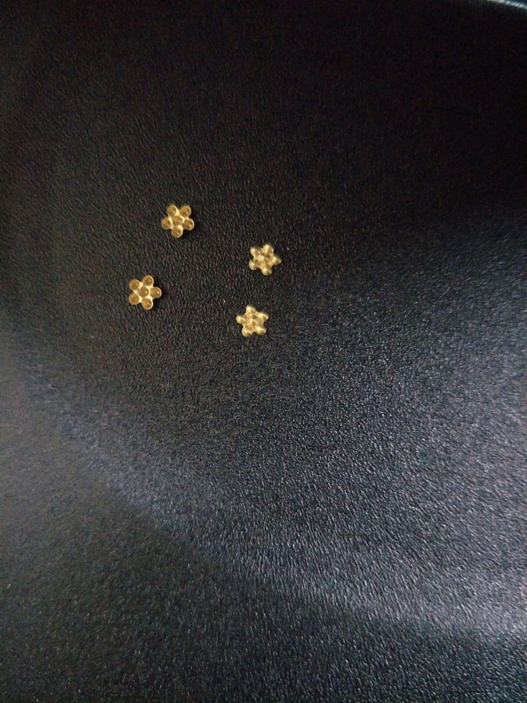 B001梅花-钻(pp3)德丽饰品纯铜配件厂家直销产品图