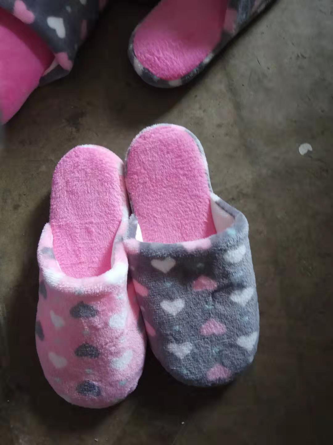 Heart-shaped soft-soled slippers
