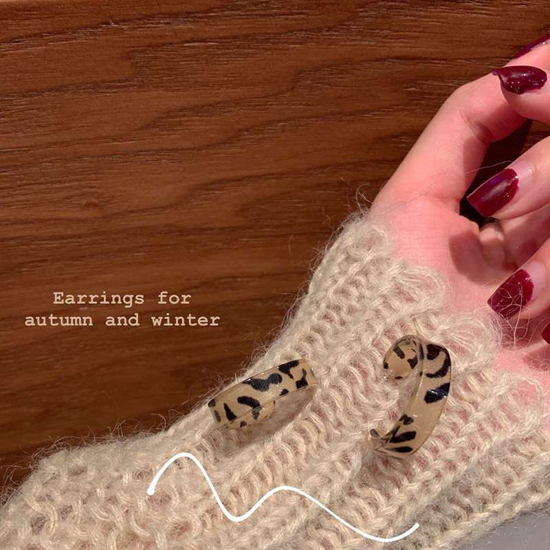 Acrylic fashion earrings