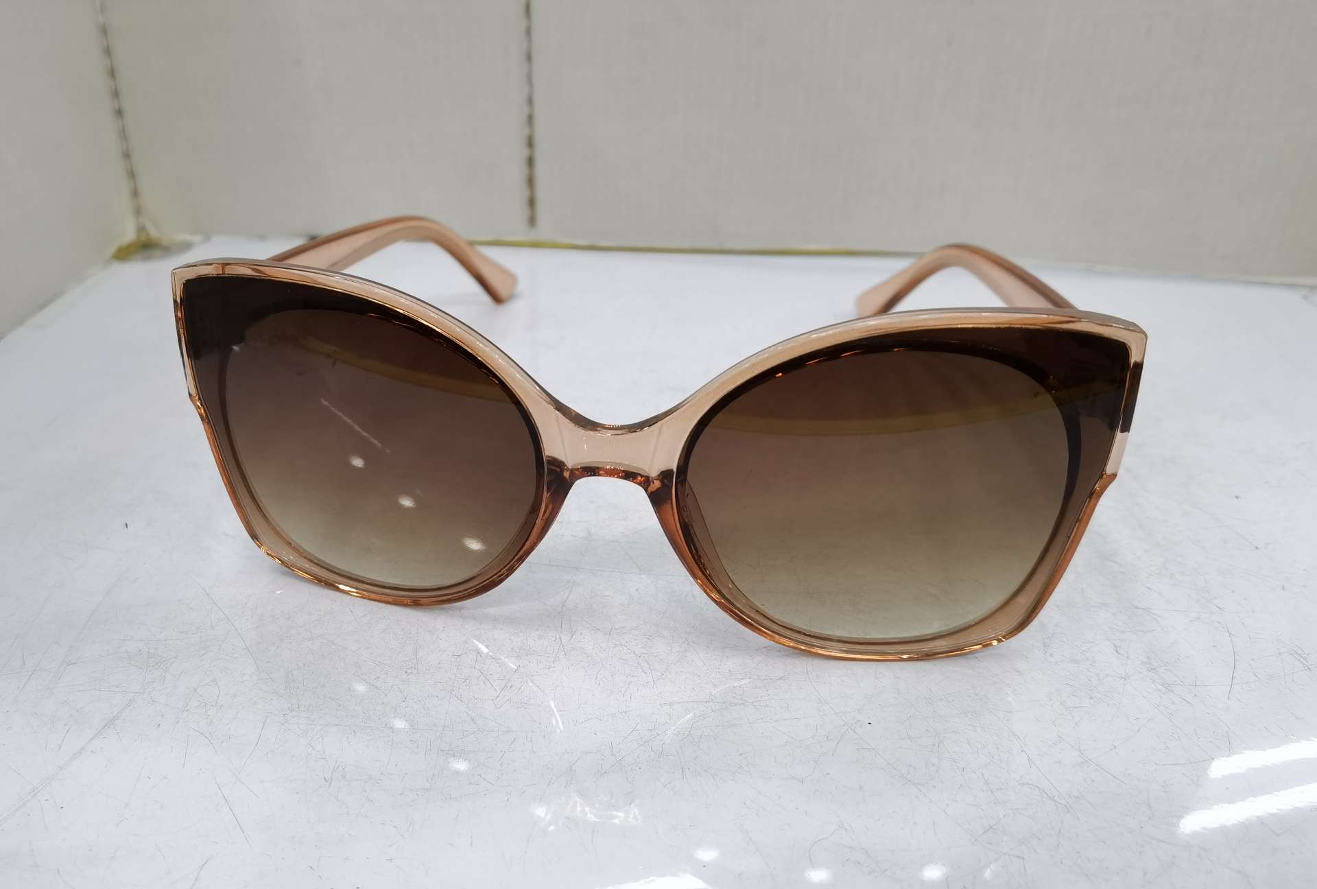 YS B33 model needs to be ordered for customization. 2020 new plastic teeth and feet fashion men and women's trendy UV-resistant sunglasses, bright black, double gray, transparent tea, double tea, transparent gray/purple/blue/pink, coated with real film +1.0 yuan Application Scenario