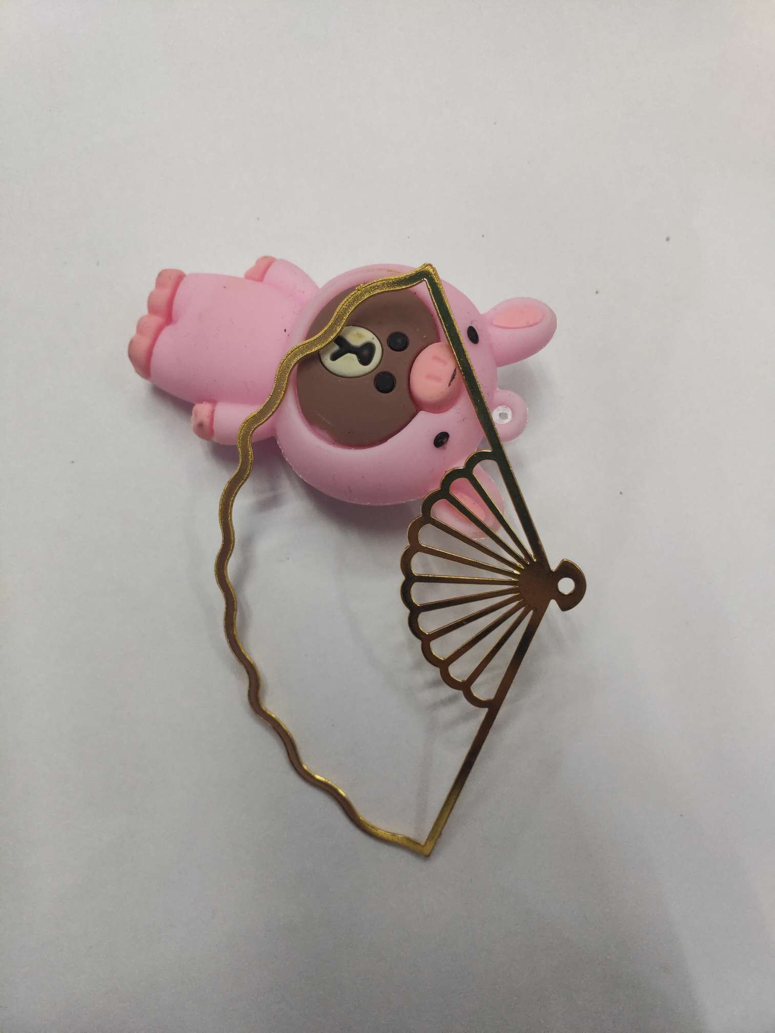 Fan-shaped versatile bookmark accessory computer sheet