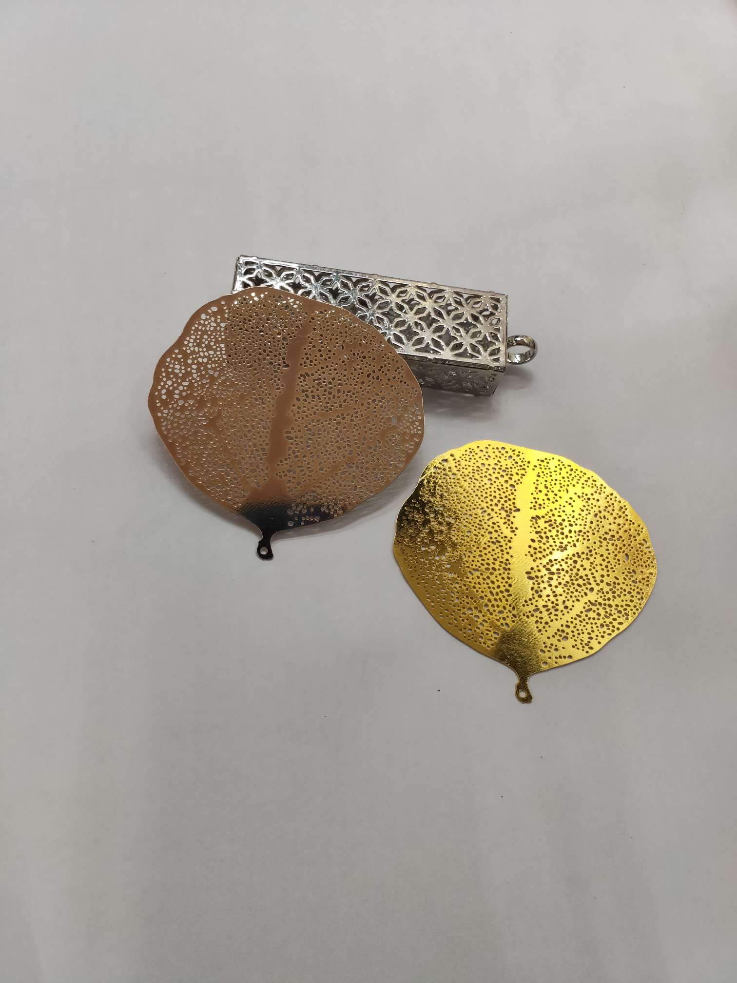 Fashionable and realistic lotus leaf bookmark accessories