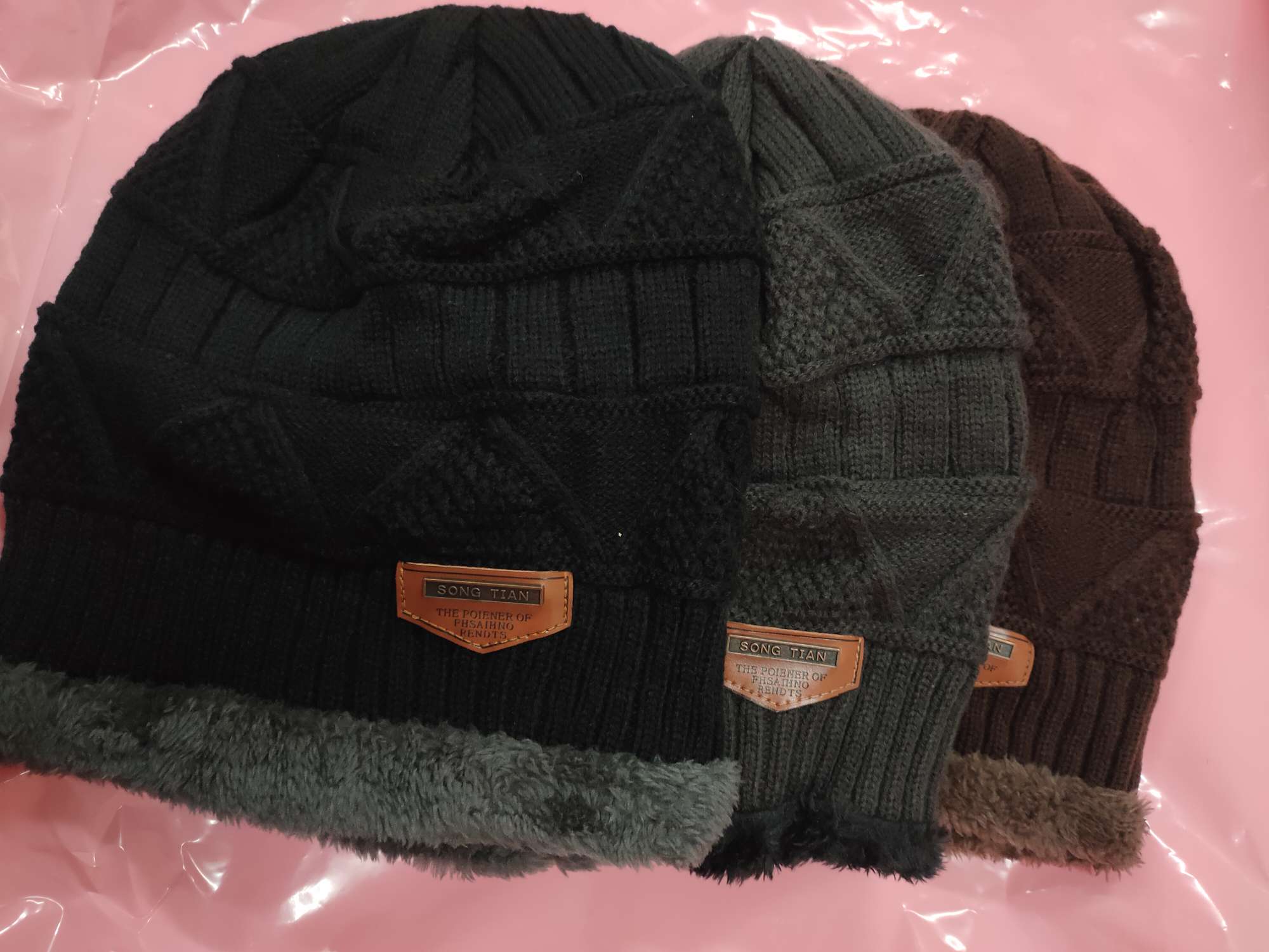 Men's and women's winter thickened warm knitted woolen hats, winter cotton hats, Korean style trendy autumn and winter cold-proof outdoor men's winter hats Item Picture