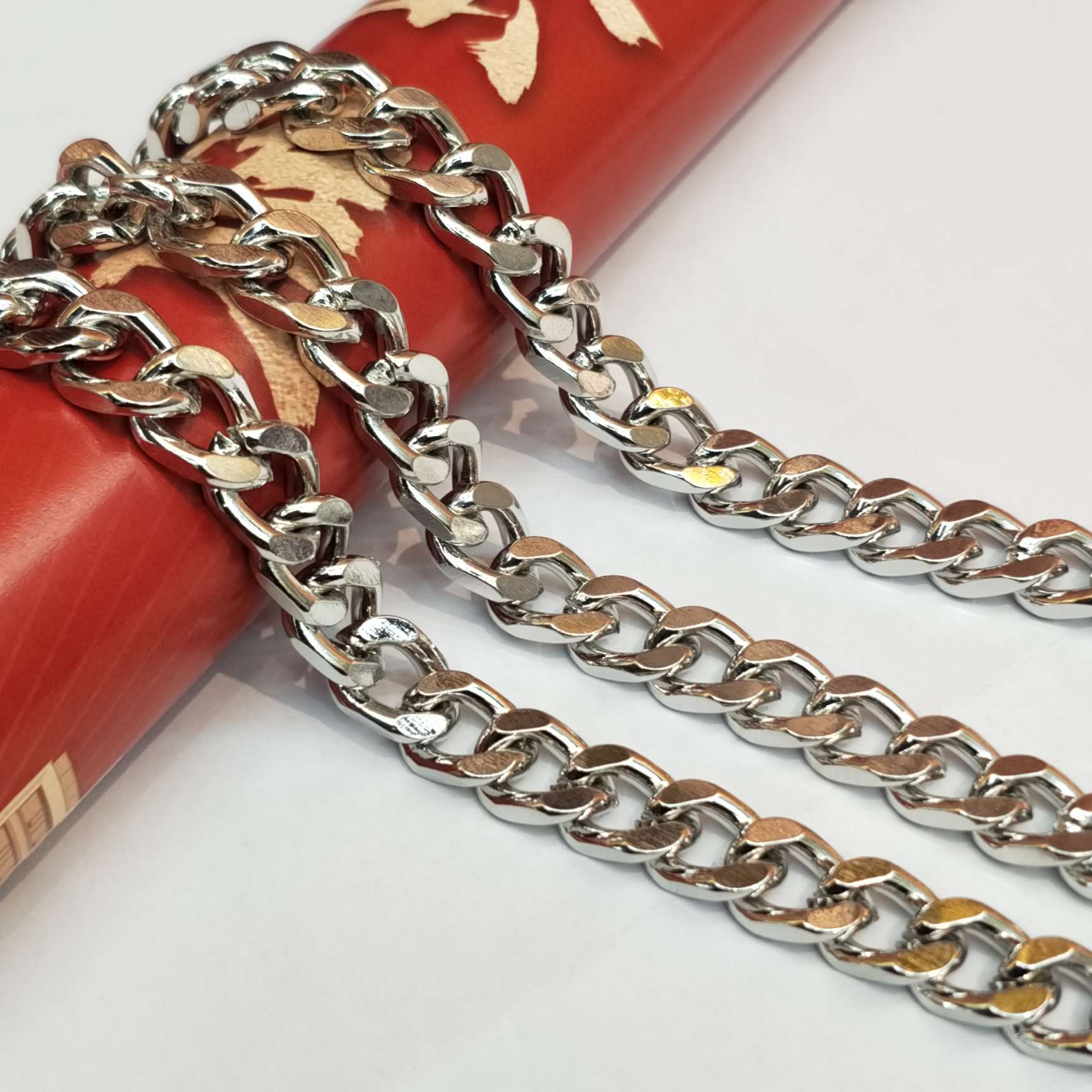 NK四面磨链电镀白K55厘米项链细节图