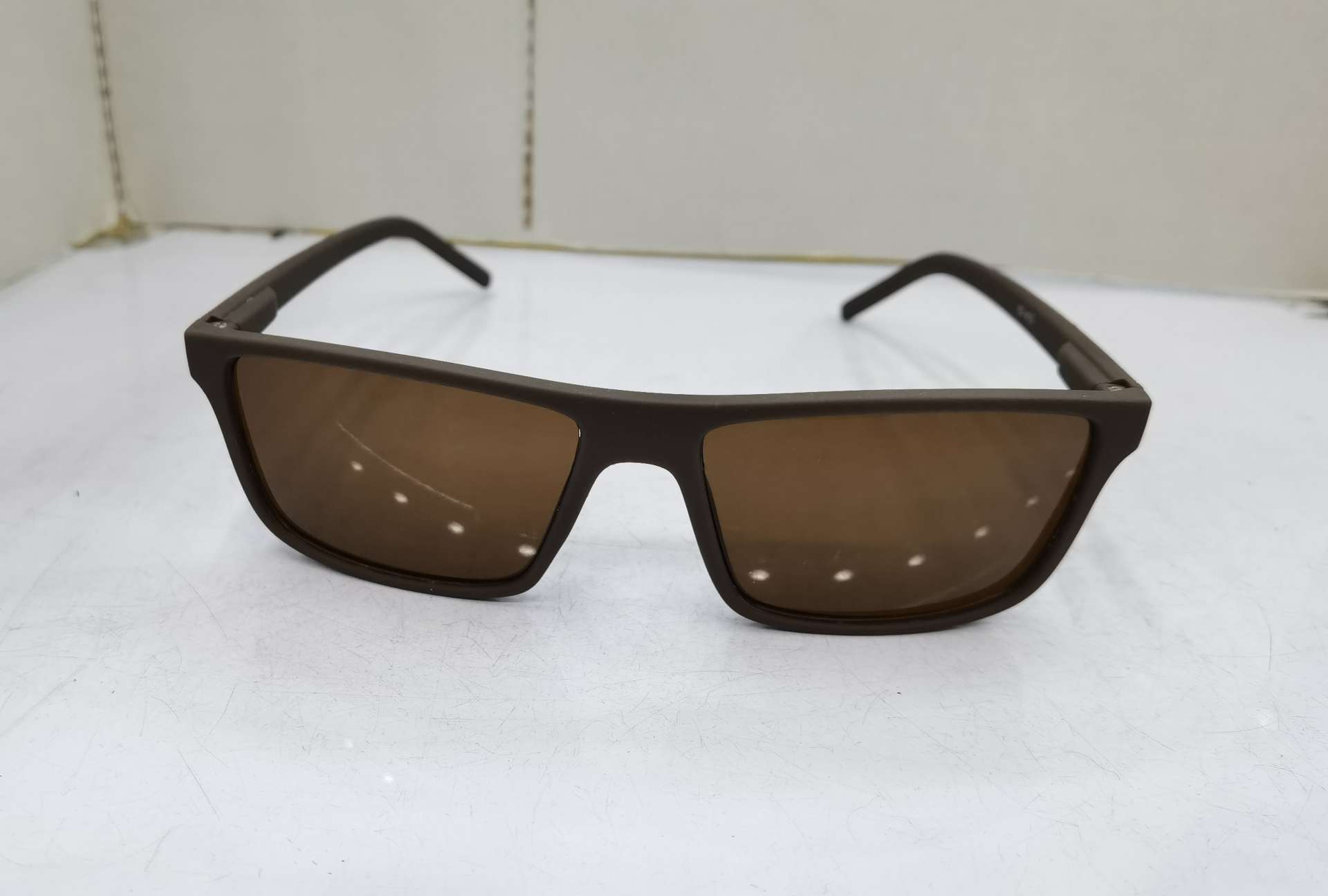 For the YS A15 model, you need to place an order for custom-made fashionable men's sunglasses with spring feet and UV protection. The sunglasses feature bright sand black and gray single and gray lenses, bright sand solid tea single and tea lenses, and bright sand solid blue single and gray lenses. They are available as dual-color lenses for an additional 0.1 yuan Specification image