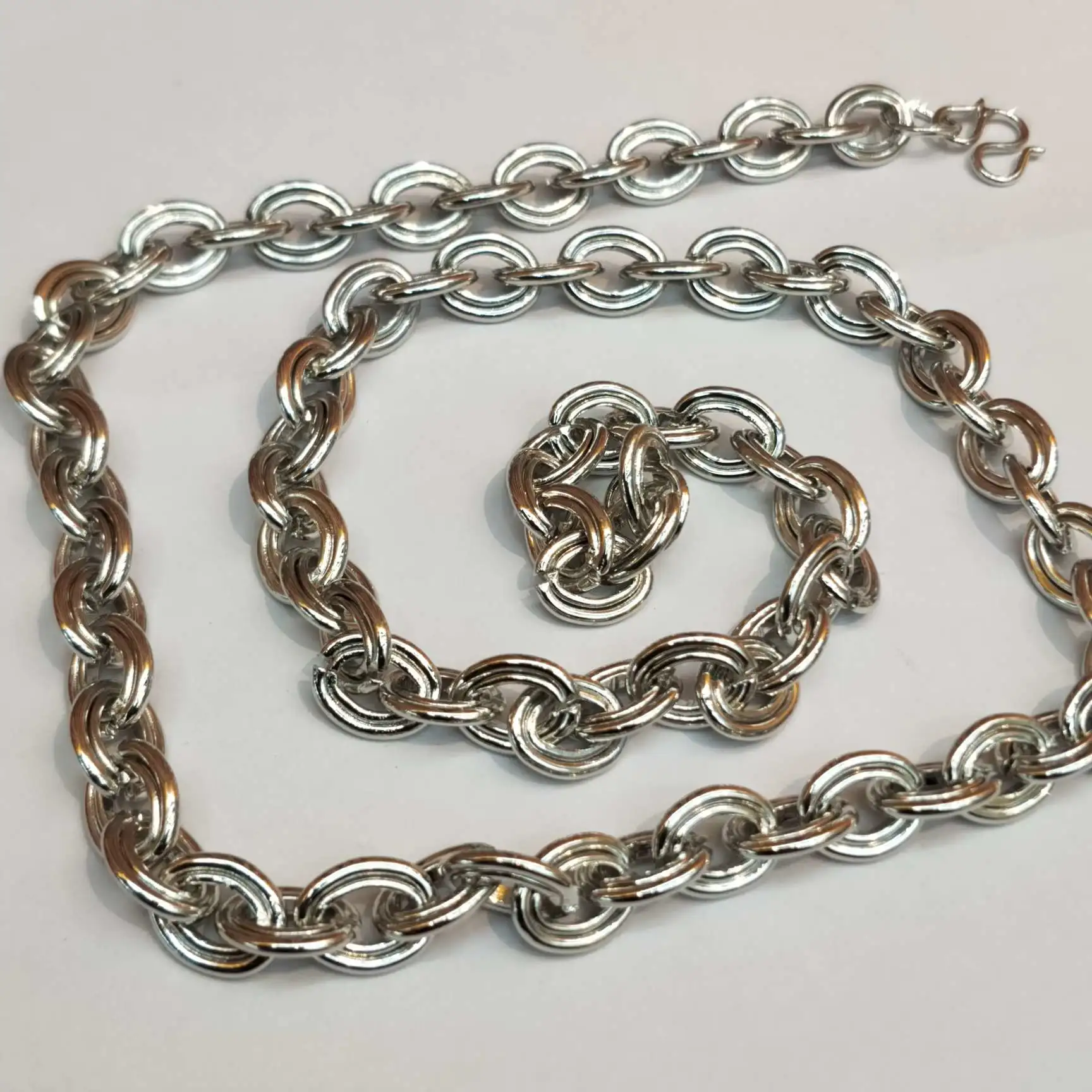 The exquisite cross-shaped mother and child chain is a Korean-style necklace accessory that can be customized for both men and women detail image 6