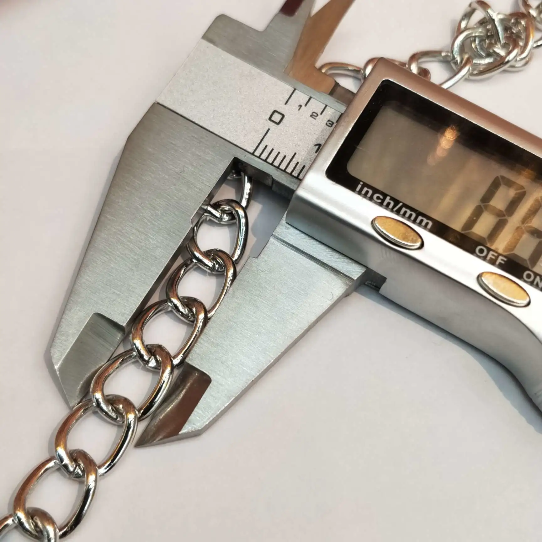 Wholesale of 50-centimeter-long O-shaped electroplated white K necklaces for men detail image 2