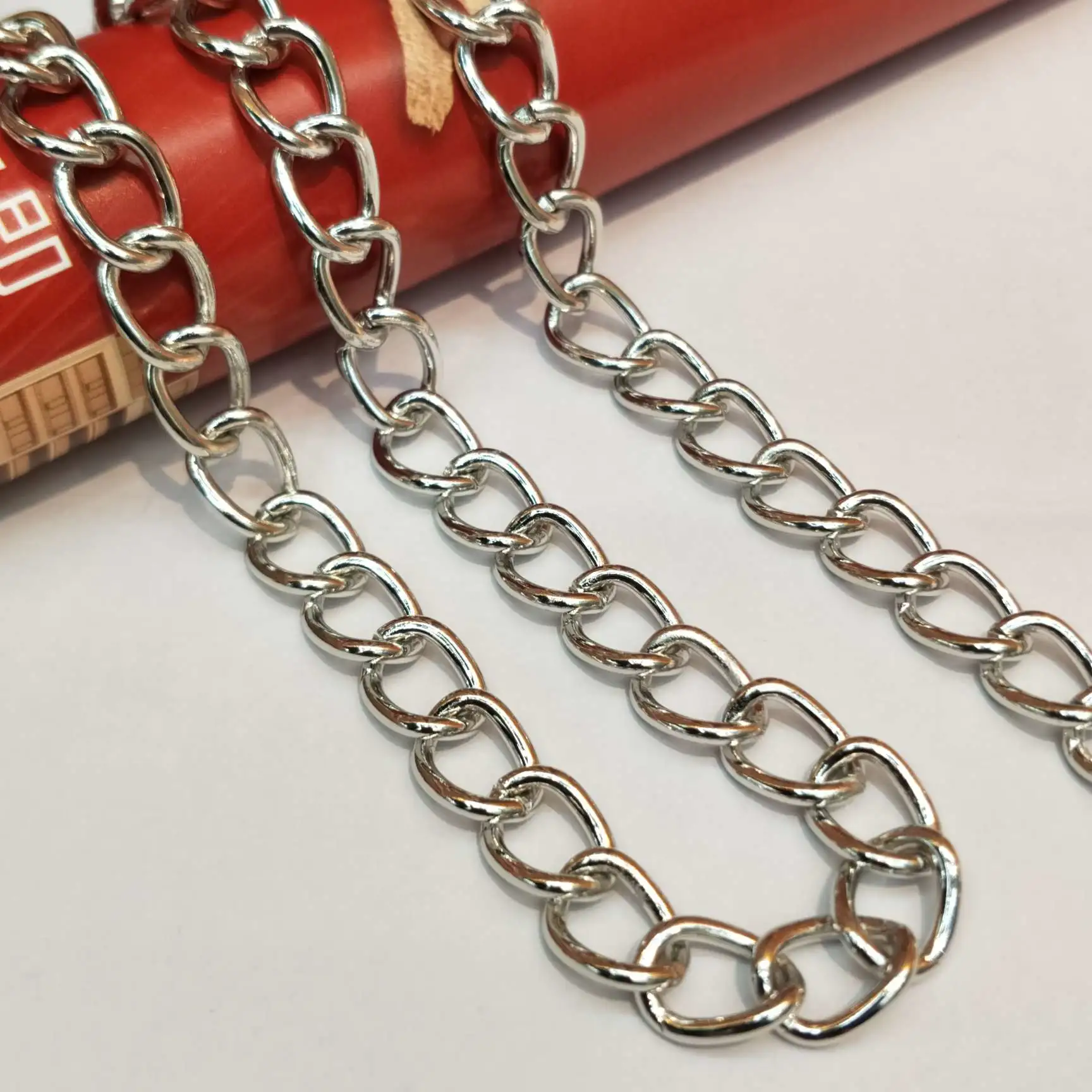 Wholesale of 50-centimeter-long O-shaped electroplated white K necklaces for men detail image 4