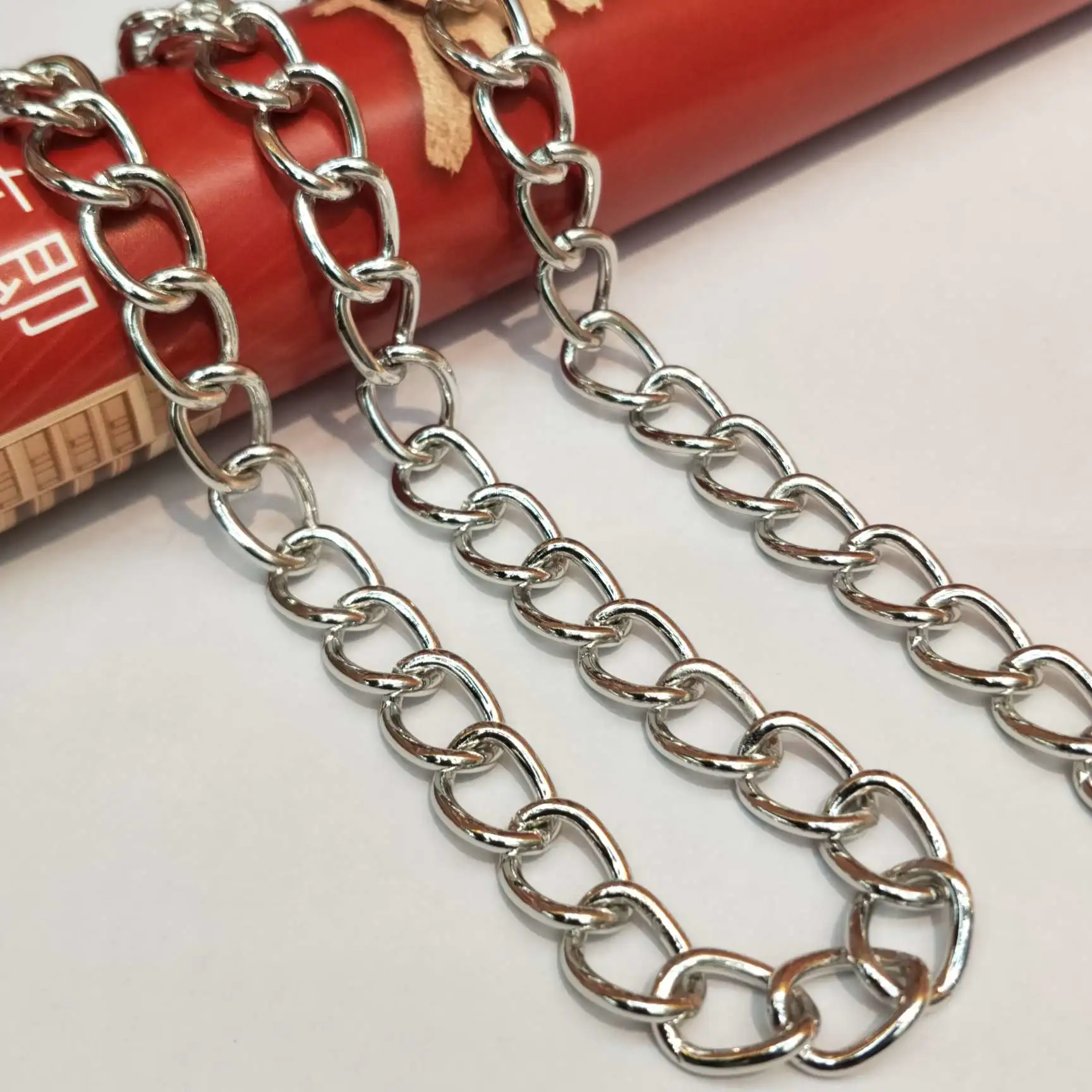 Wholesale of 50-centimeter-long O-shaped electroplated white K necklaces for men detail image 5