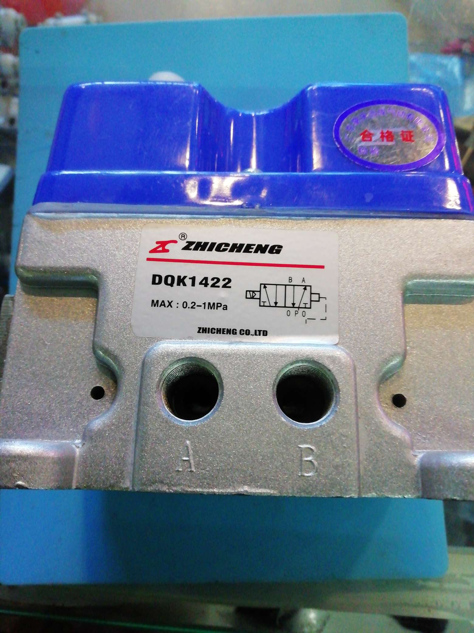The old-fashioned two-position five-way solenoid valve DQK1422