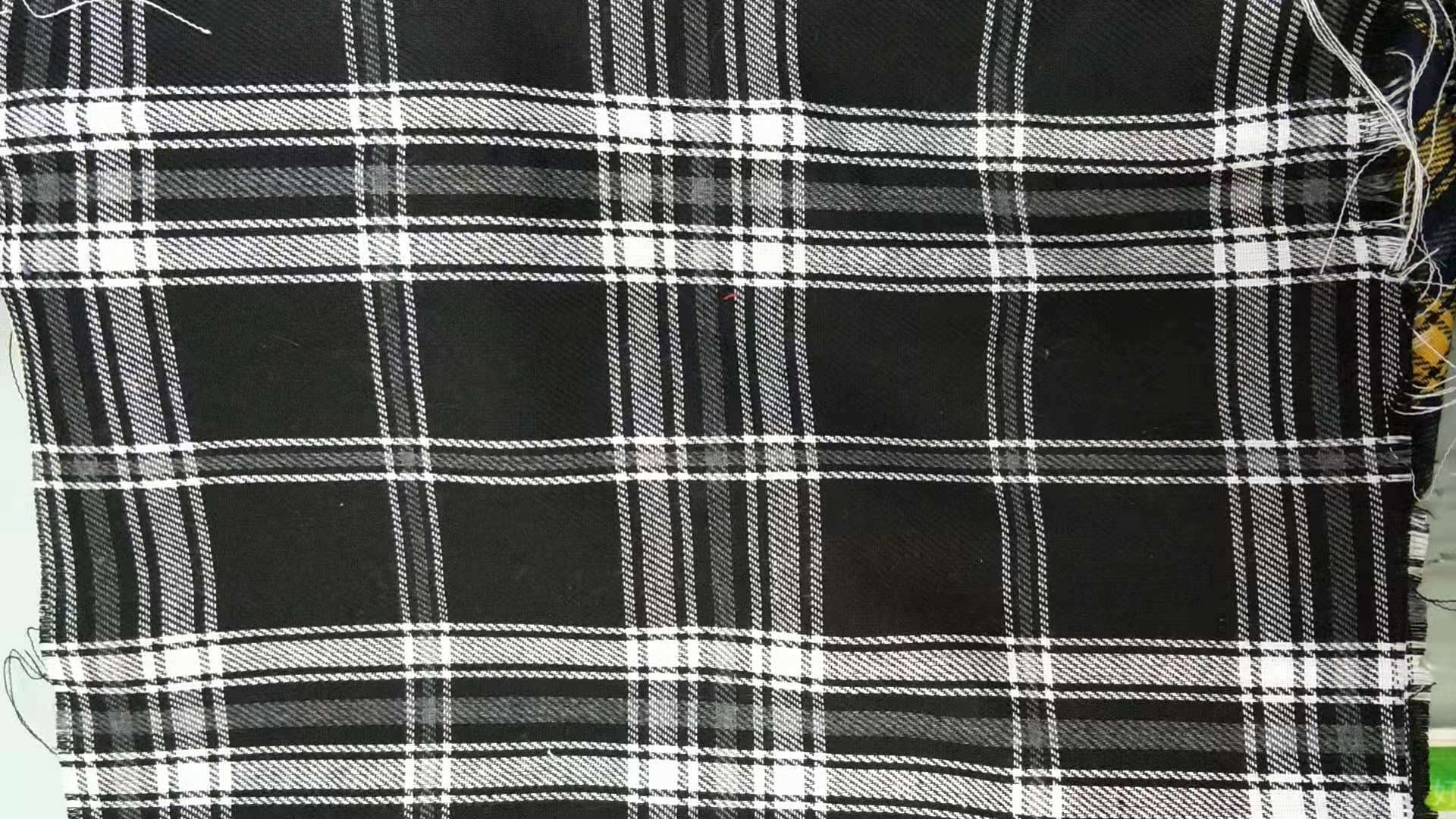 Checked knitted fabric