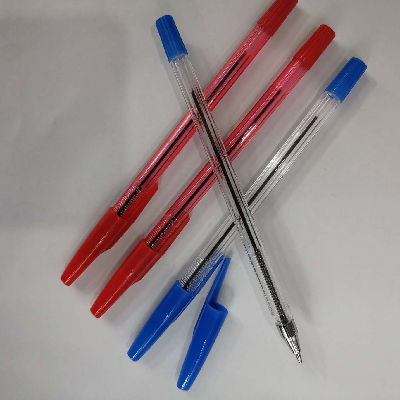 Simple ballpoint pen with electroplated tip detail image 4