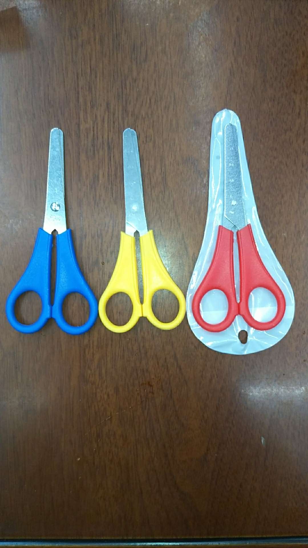 Five-inch cut scissors, student scissors, knives, hardware tools, office scissors, 13 CM X 5.5 CM, 1000 pieces per piece Application Scenario