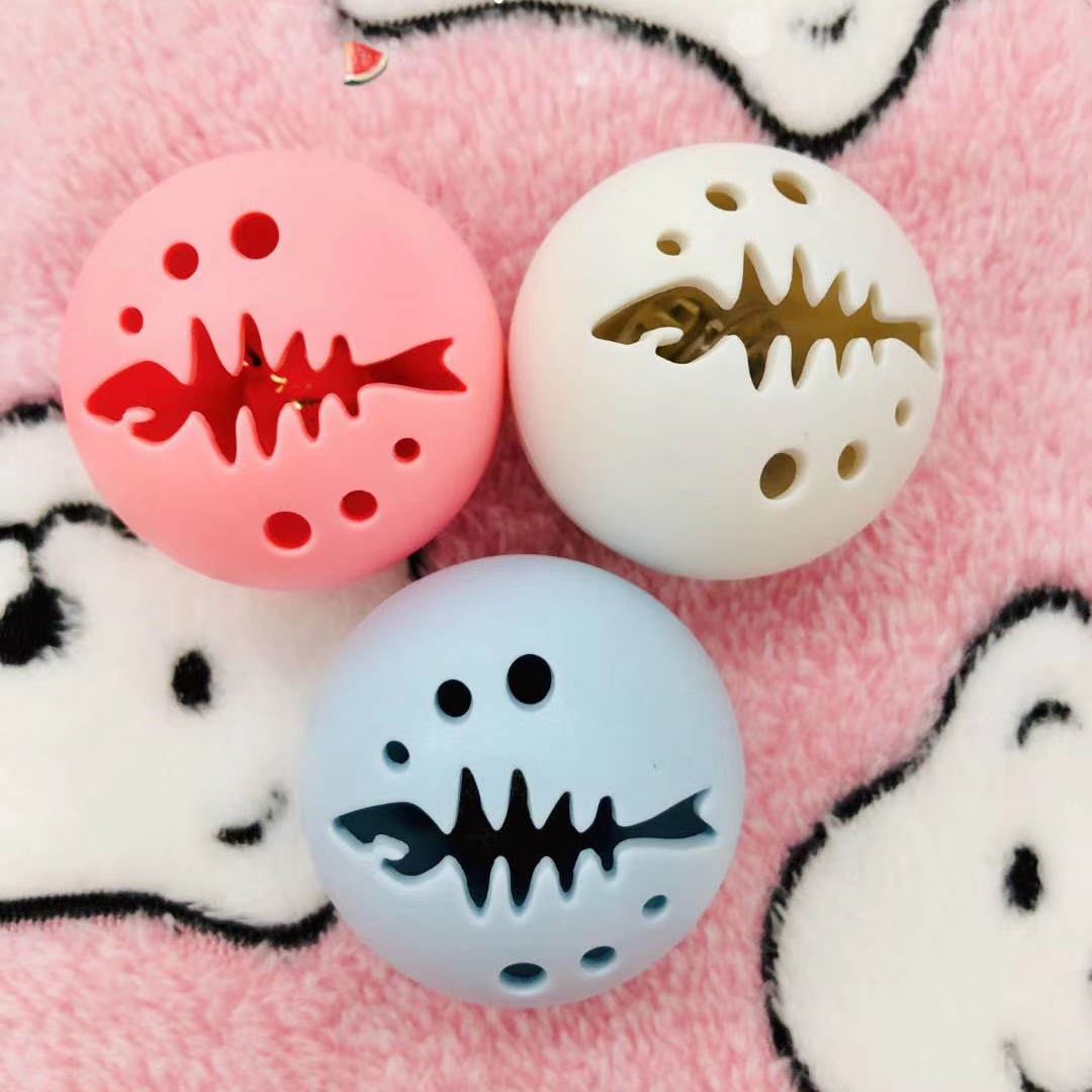 猪猪鼻子是零食呢，猫薄荷，铃铛和发光球组合哦～