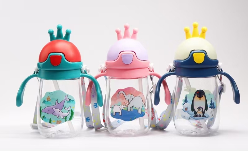 Yiwu Good Goods Crown Children's Cup 0883-493
Packing quantity: 60 PCS
Capacity: 350ml
Material: PC PP
Volume: 55*43*61. details Picture