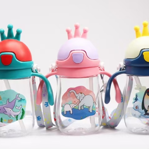 Yiwu Good Goods Crown Children's Cup 0883-493
Packing quantity: 60 PCS
Capacity: 350ml
Material: PC PP
Volume: 55*43*61. full figure