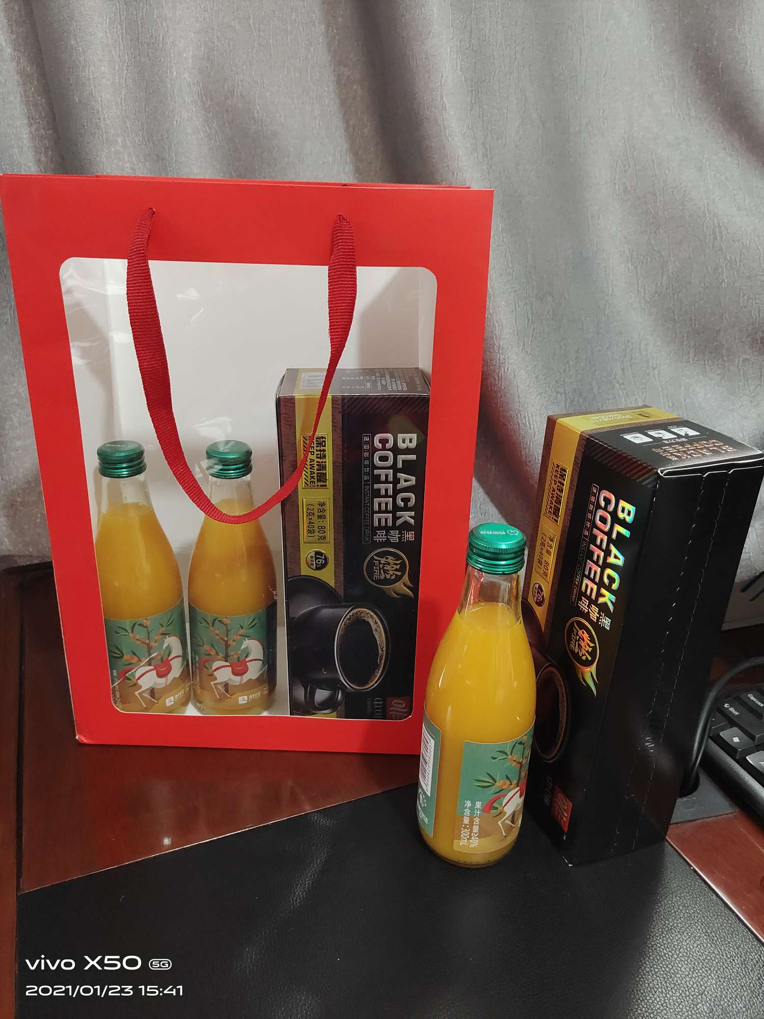 A bright red windowed gift bag Specification image
