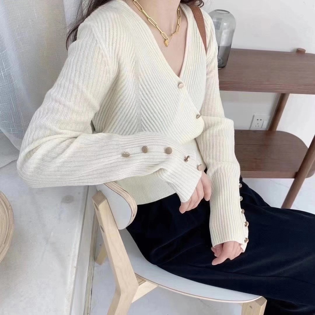 V-neck elegant sweater