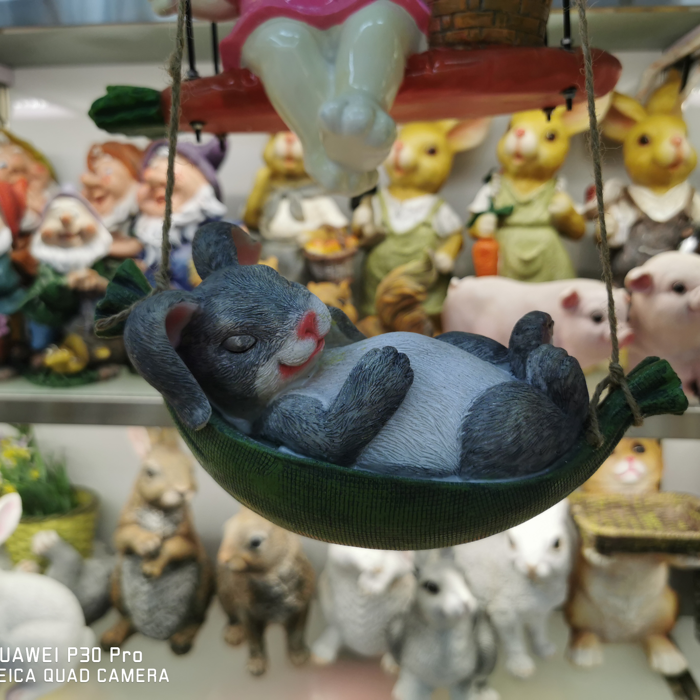 一叶孤舟，睡眠兔！！！家居摆件图