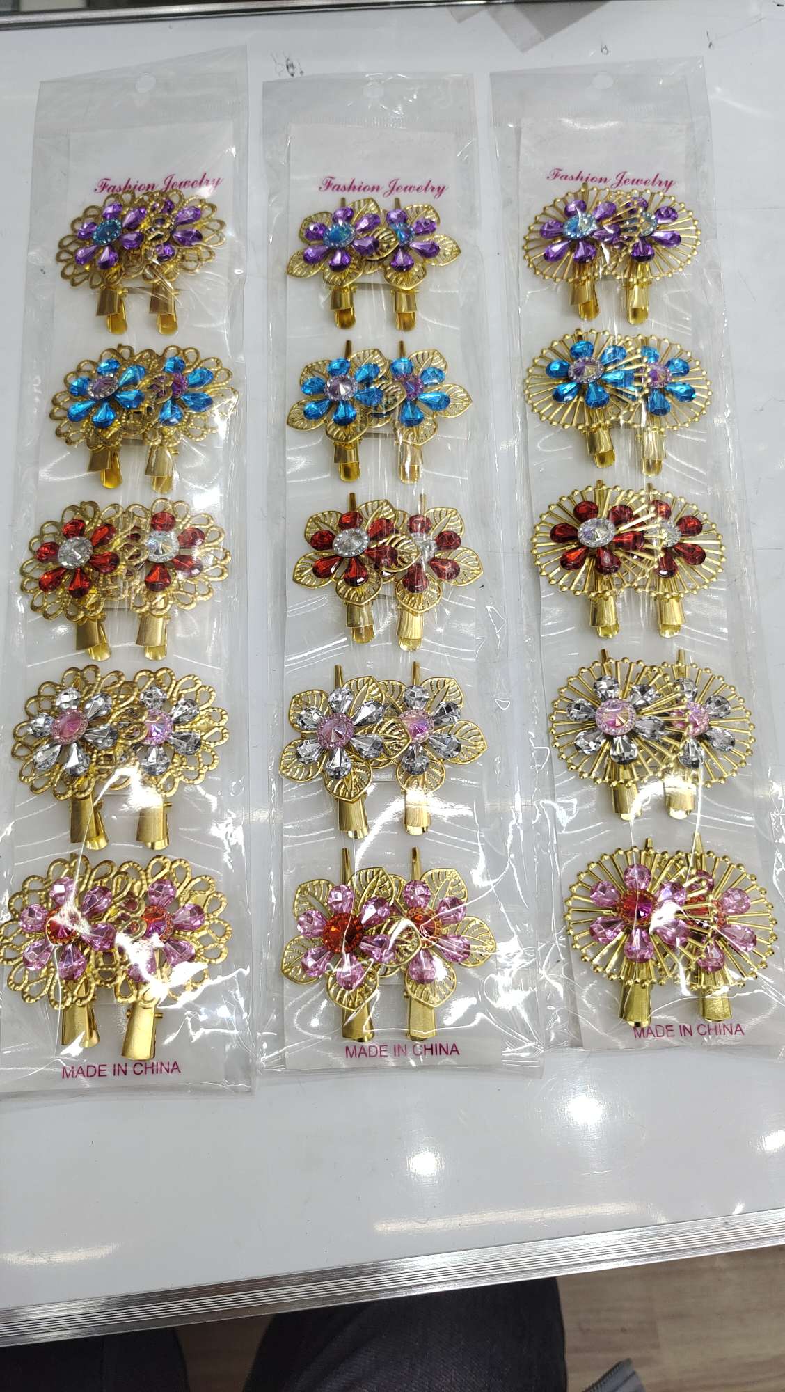 Ancient-style headwear and hair accessories for children, adults and women, metal horn clips, pointed clips, acrylic large plum blossom hair clips Item Picture