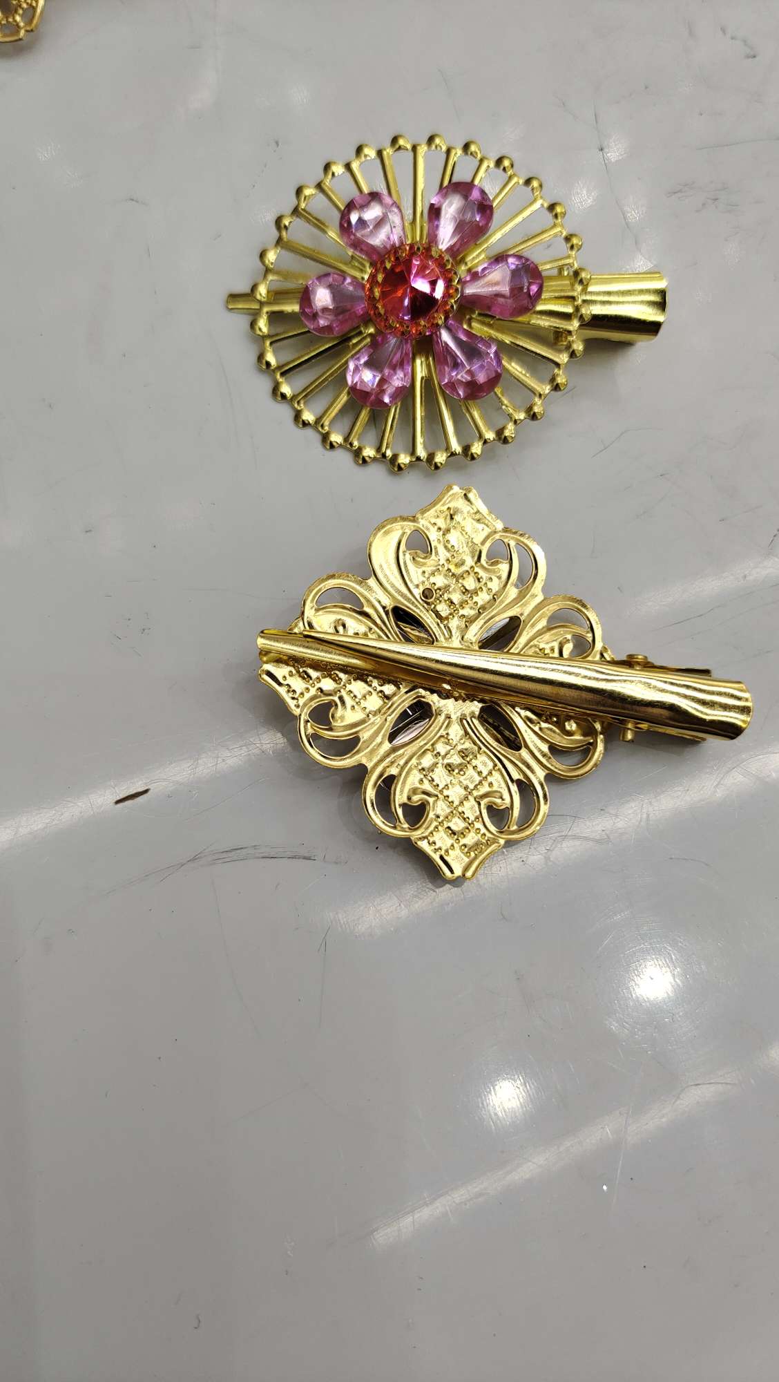 Ancient-style headwear and hair accessories for children, adults and women, metal horn clips, pointed clips, acrylic large plum blossom hair clips Specification image