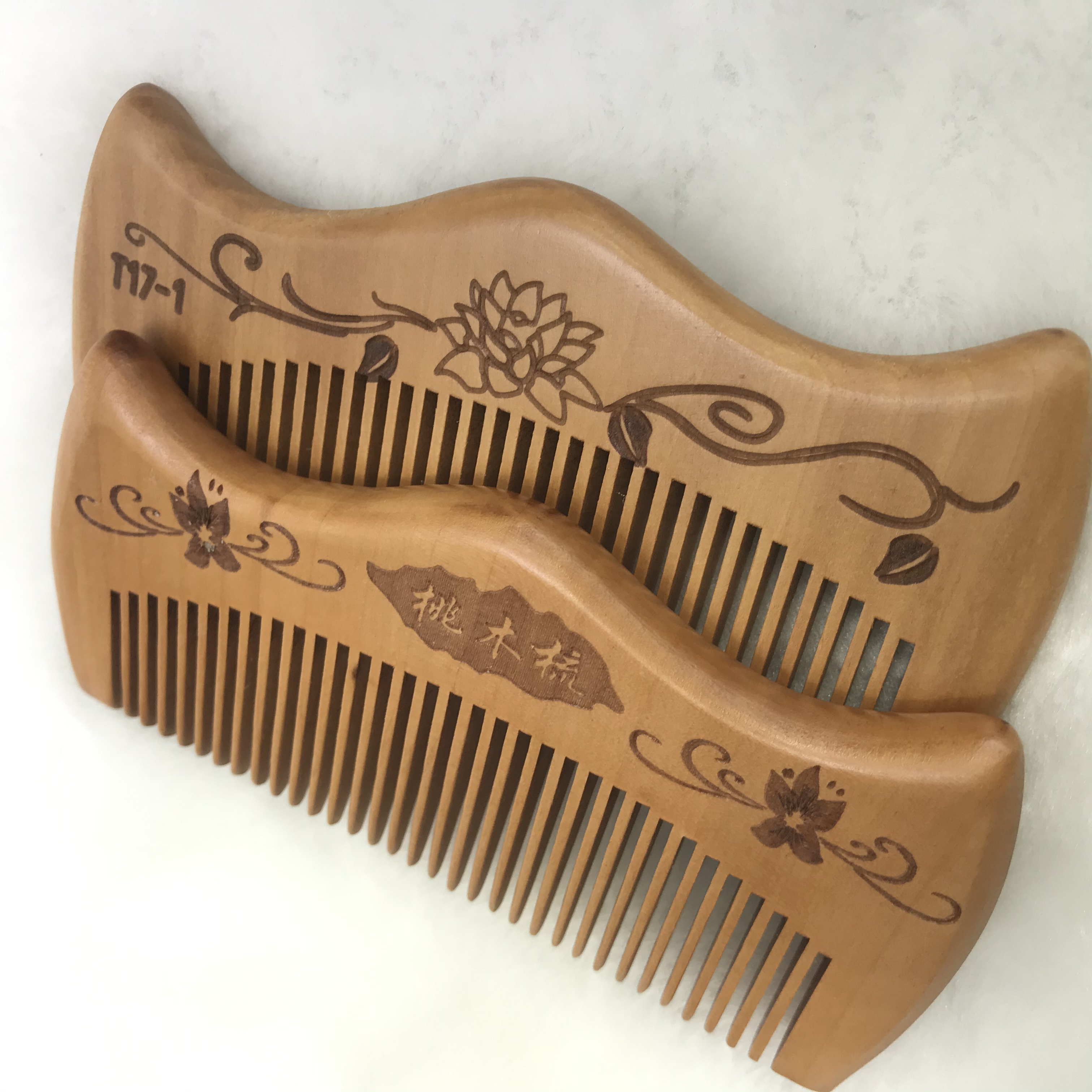 Factory direct sales of natural wood peach wood combs, horn-shaped combs, small hair care combs, portable combs 12-1 detail image 7