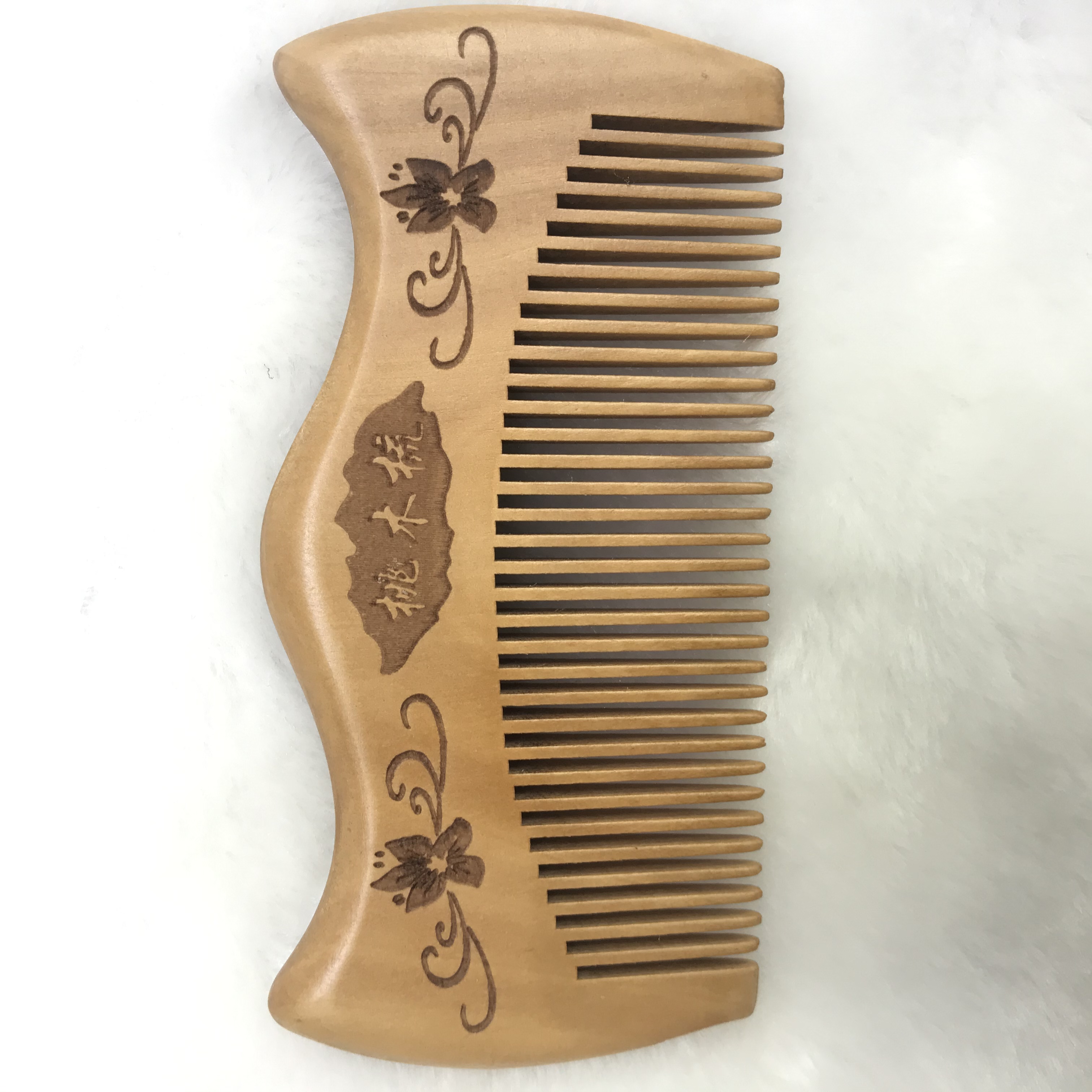 Factory direct sales of natural wood peach wood combs, horn-shaped combs, small hair care combs, portable combs 12-1 detail image 5