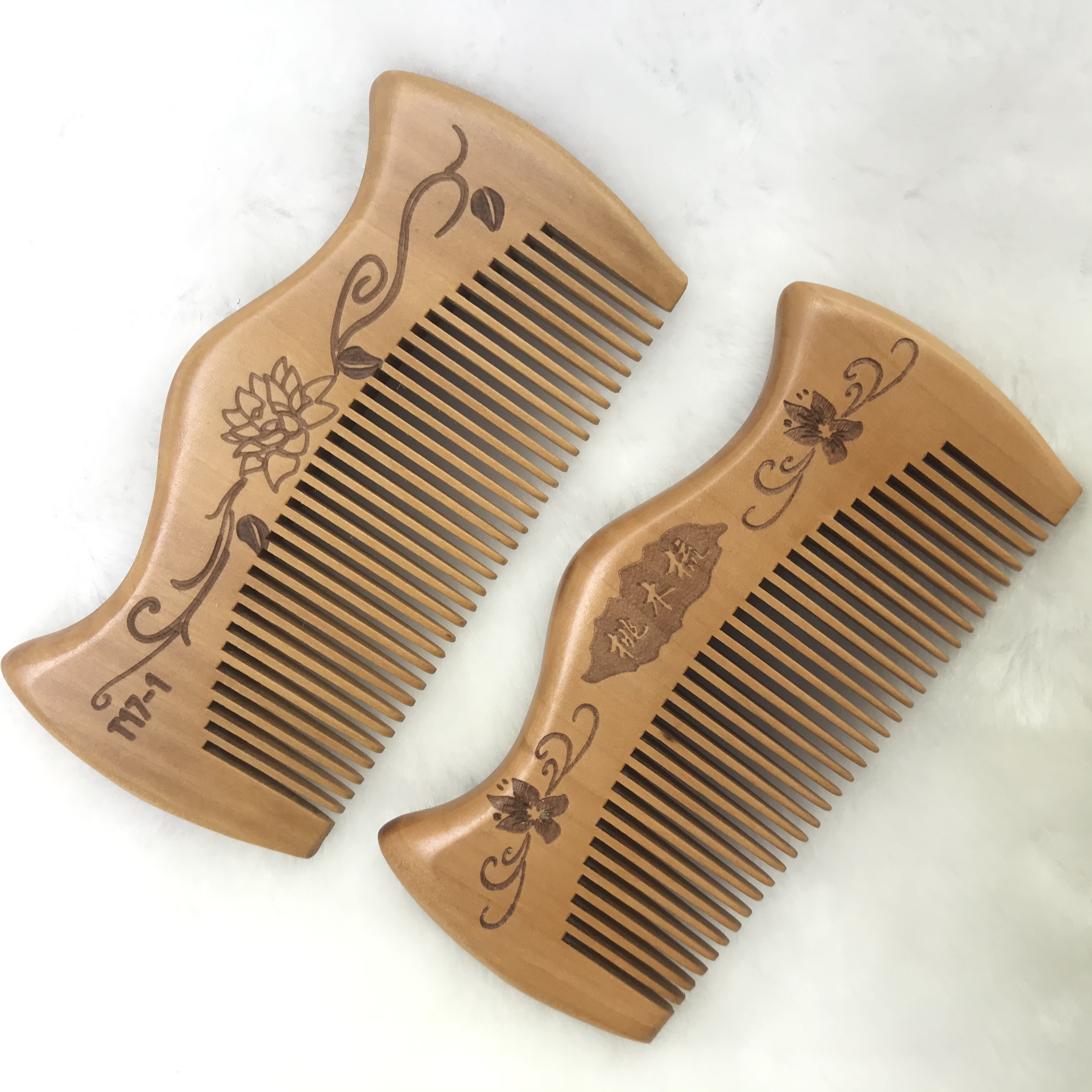 Factory direct sales of natural wood peach wood combs, horn-shaped combs, small hair care combs, portable combs 12-1 detail image 6
