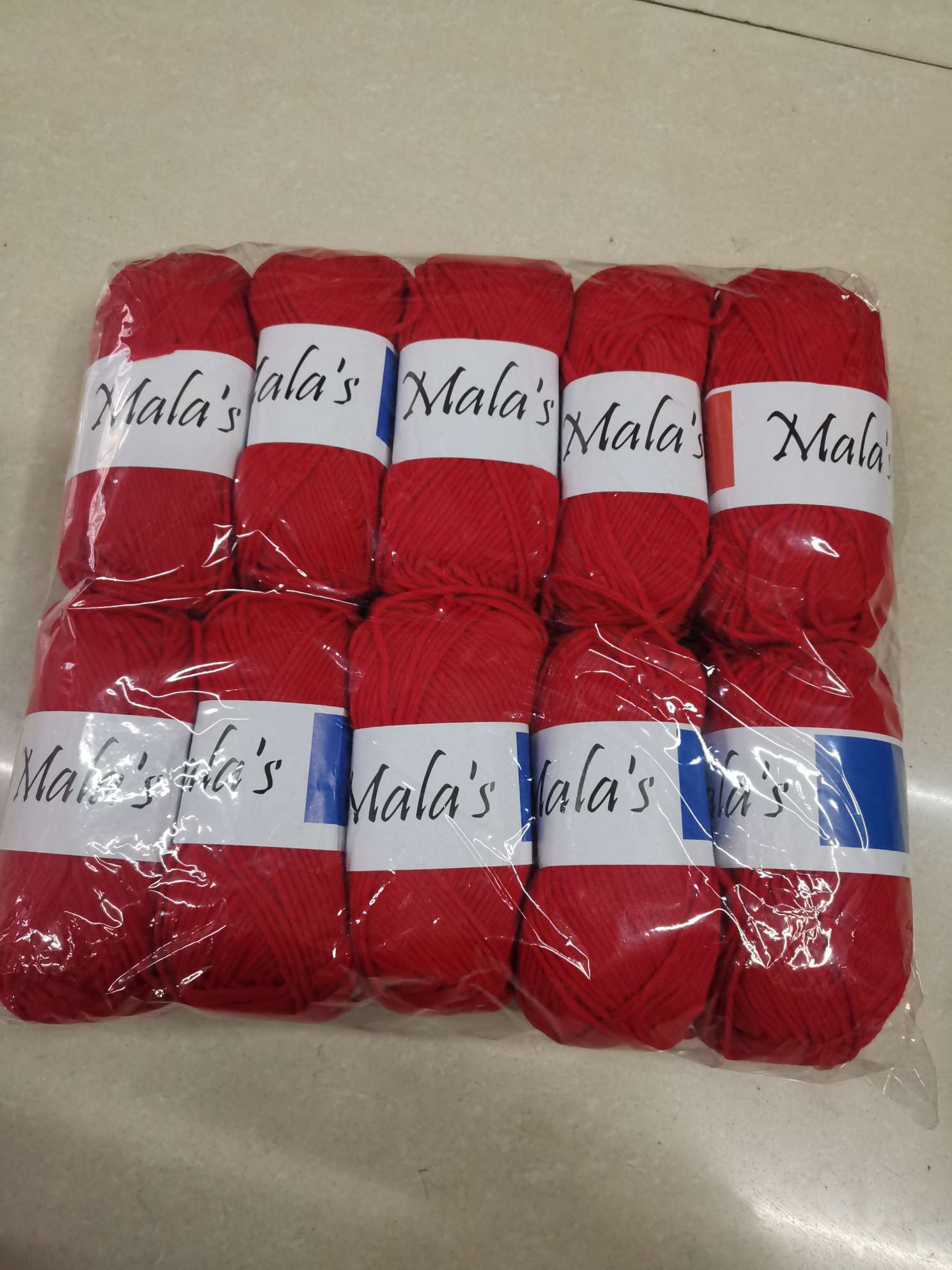 Factory direct sales of 50g acrylic milk cotton four-strand acrylic yarn for weaving scarves, handicrafts, diy handmade yarn, kindergarten set yarn Application Scenario