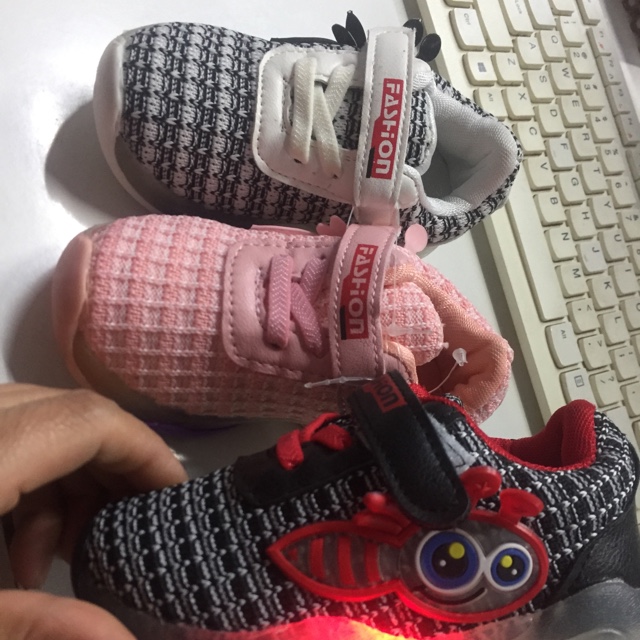Children's shoes with lamp 120 pairs MOQ 44258-501