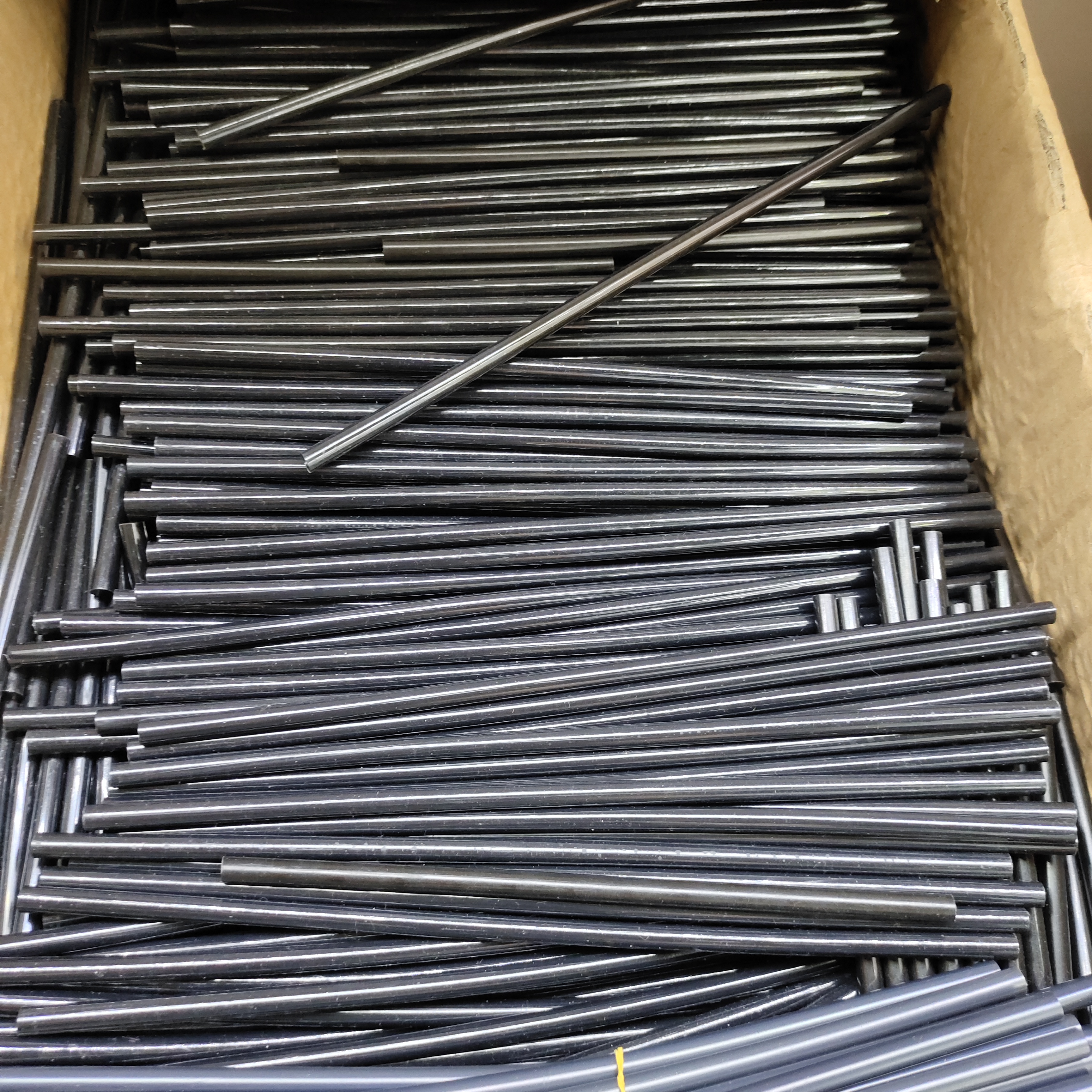 A box of 20 kilograms of black hot melt adhesive sticks, 7mm*270mm, 7mm*190mm, black adhesive strips