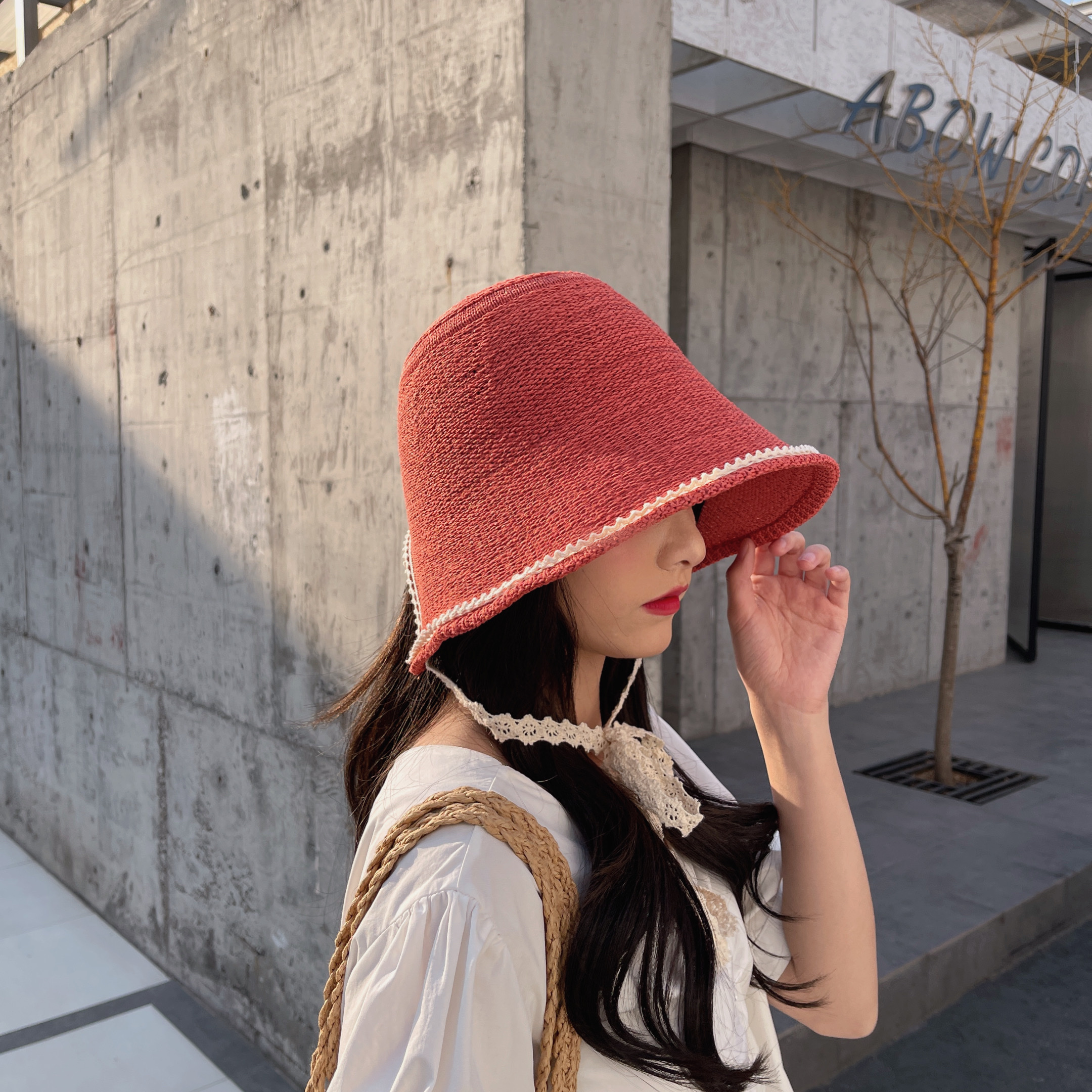 The new summer style of woven hemmed hats is a popular female with a sweet and cute cut-out bucket hat and a breathable ponytail fisherman's hat Application Scenario