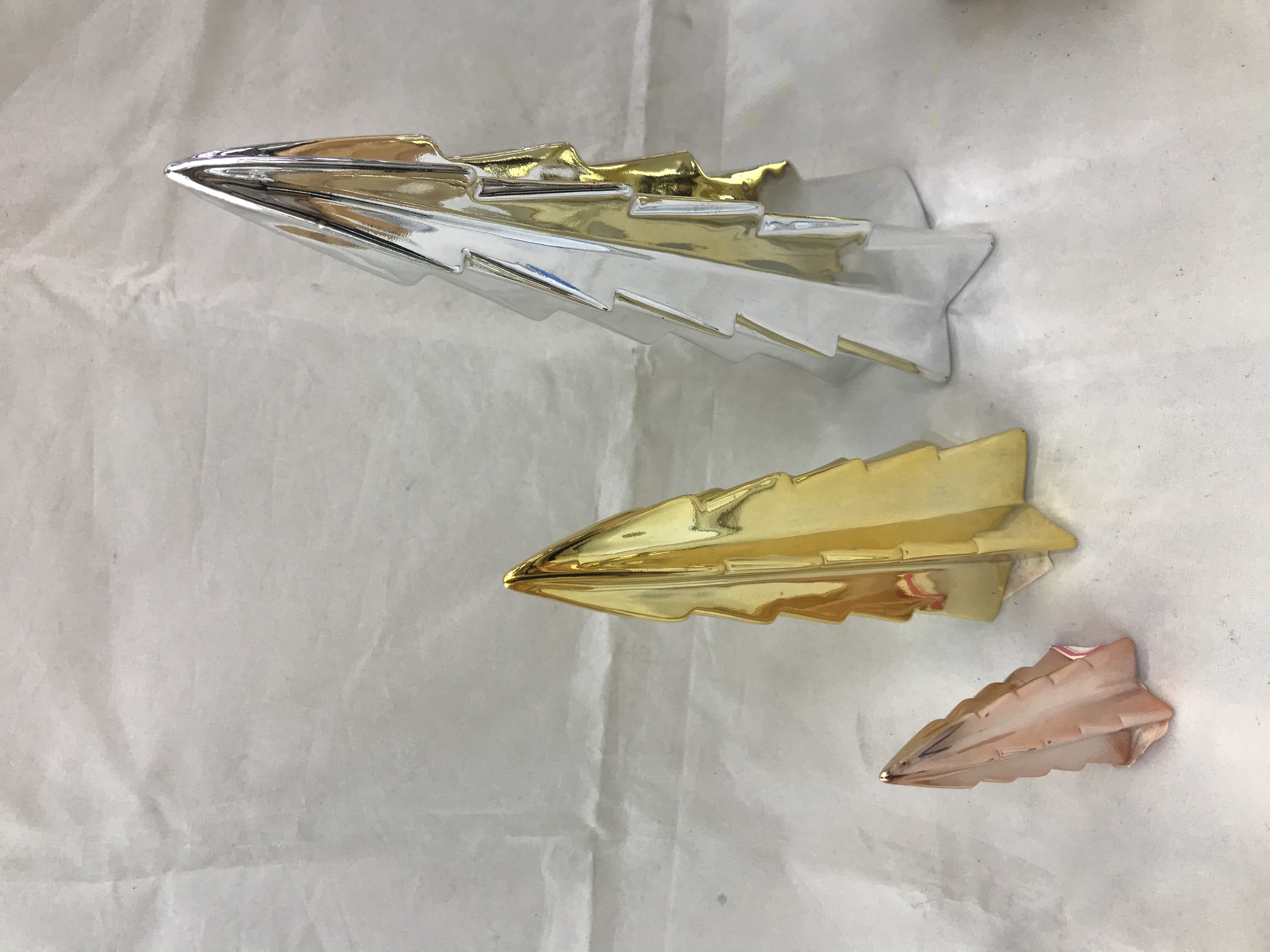 Ceramic gilded Christmas tree ornaments detail image 2