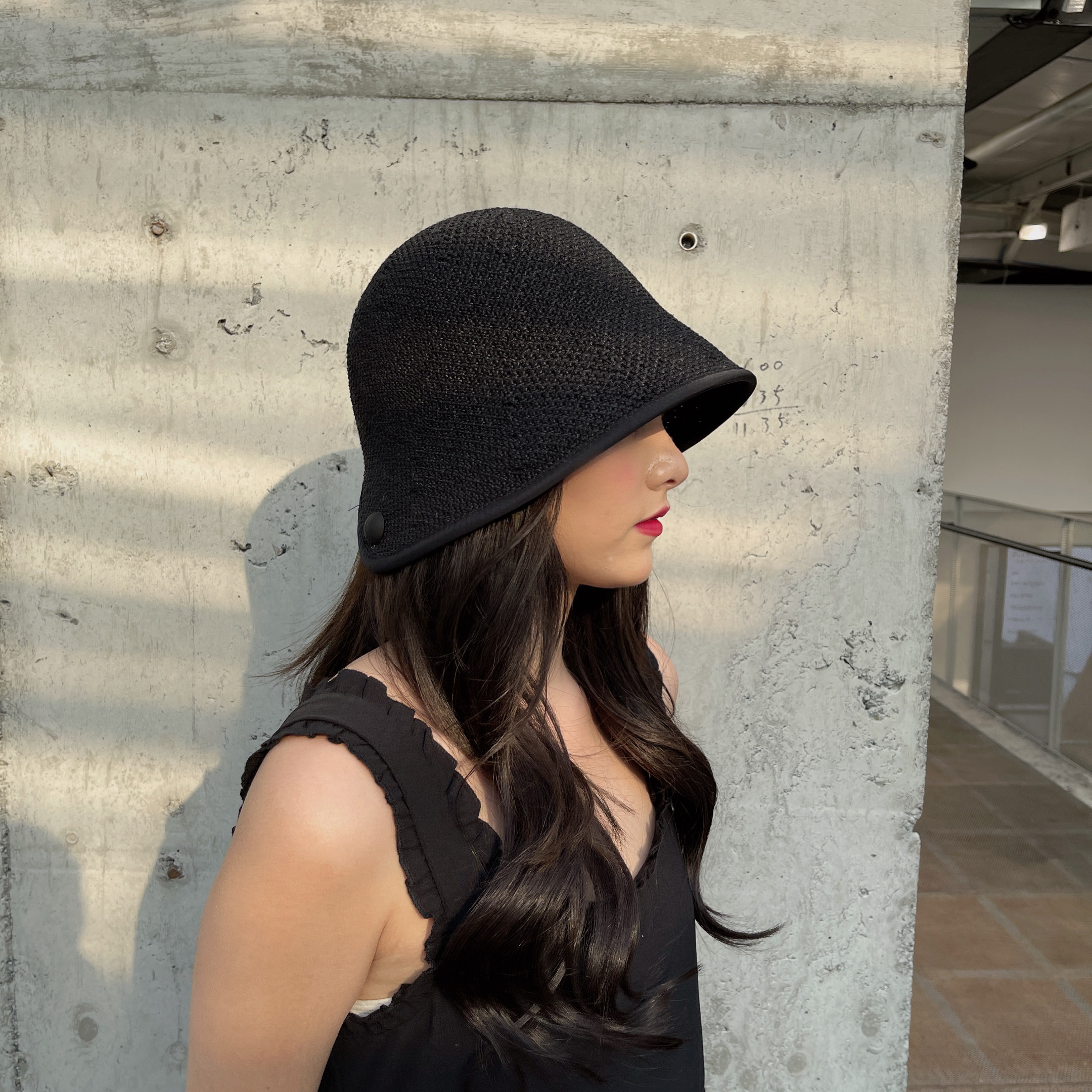 The new summer style of woven hemmed hats is a popular female with a sweet and cute cut-out bucket hat and a breathable ponytail fisherman's hat Specification image