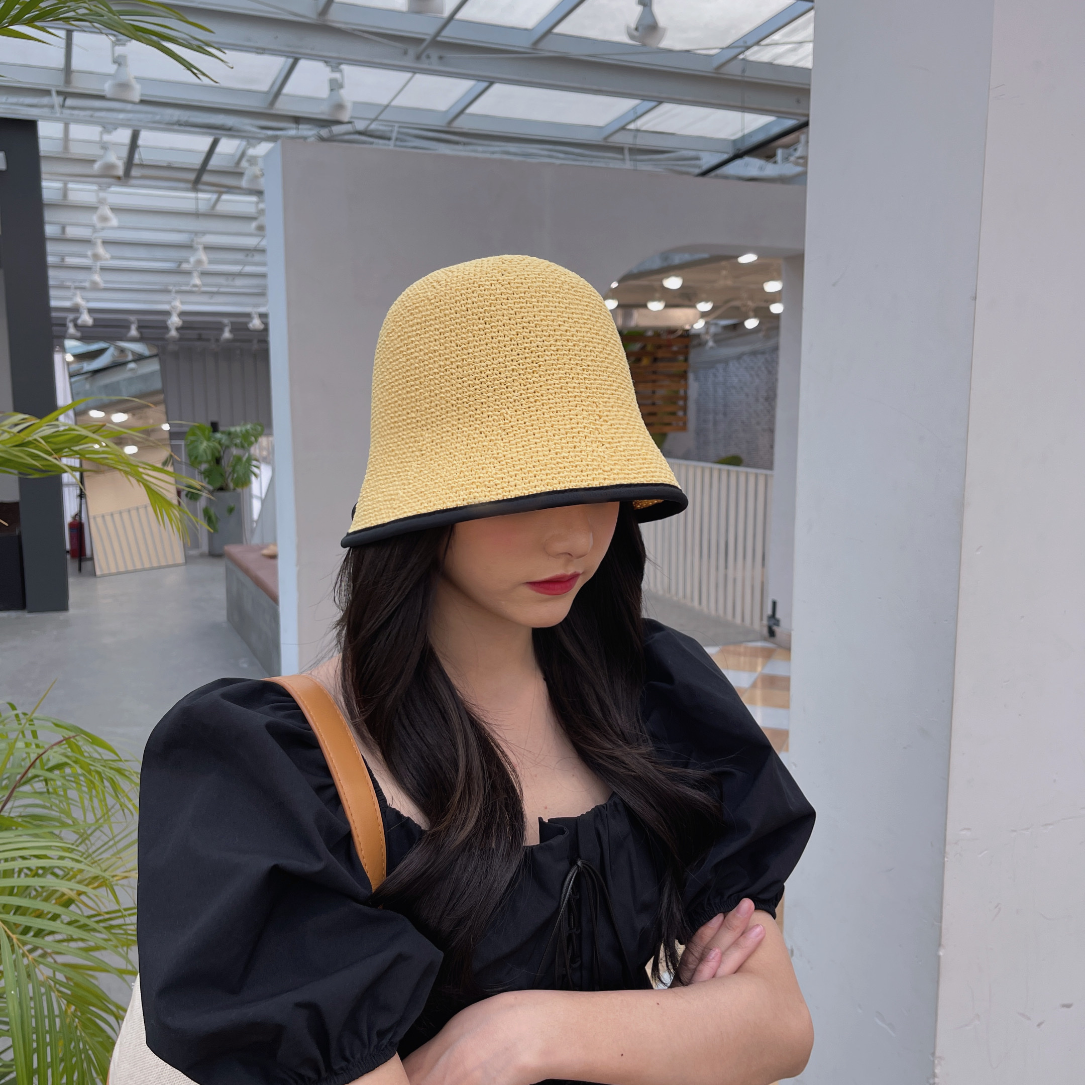 The new summer style of woven hemmed hats is a popular female with a sweet and cute cut-out bucket hat and a breathable ponytail fisherman's hat detail image 4
