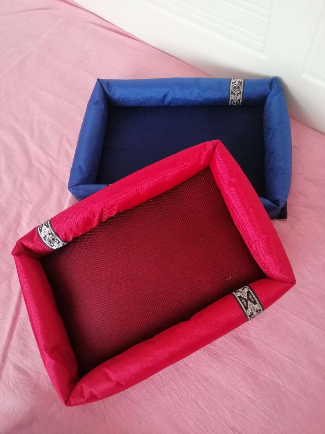 宠物宝宝新款四季网眼方窝，舒服透气，结实耐用，欢迎订购。产品图