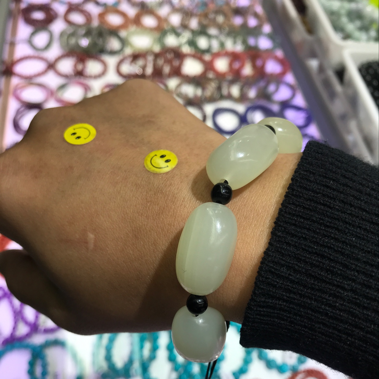 Natural white marble small size bracelet quartzite jade. Mixed type of carbonate rock jade Specification image