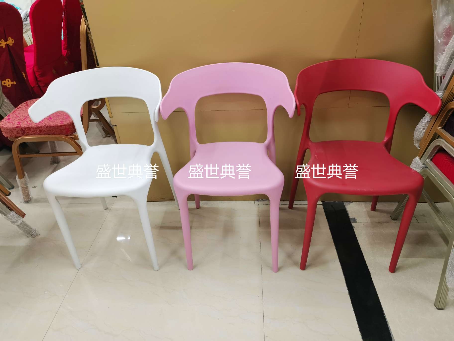 广州外贸批发户外婚礼椅子婚庆塑料折叠椅主题餐厅北欧时尚餐椅详情图12