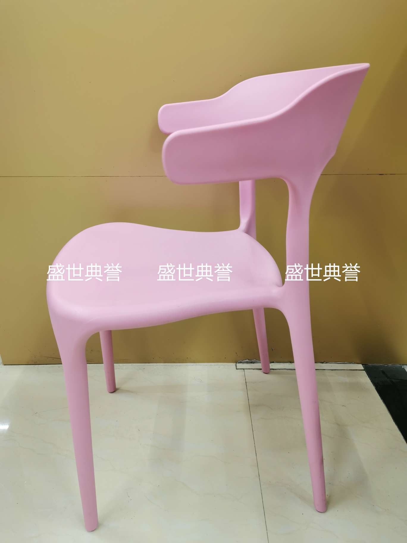 广州外贸批发户外婚礼椅子婚庆塑料折叠椅主题餐厅北欧时尚餐椅详情图11