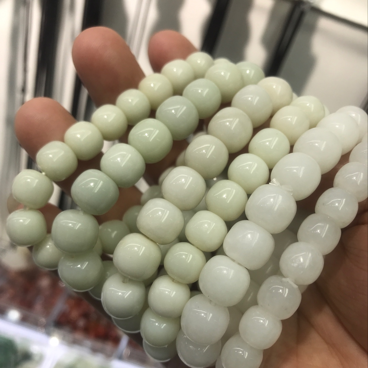 Natural Hetian jade bracelet with old-shaped bucket beads