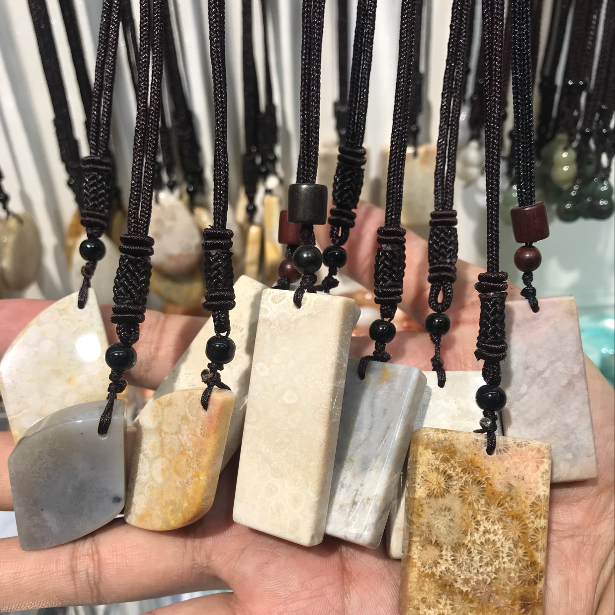 (1) يتم شحن قلادة اللاعب المرجاني عشوائيا، في حين يتم تسليم القلادة عشوائيا Specification image