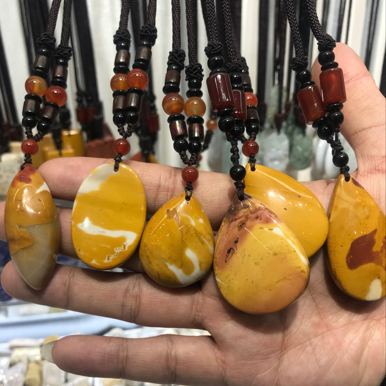 4 Natural stone necklaces, sweater chains, neck accessories, short pendants, spring and summer sweater decorative chains Application Scenario