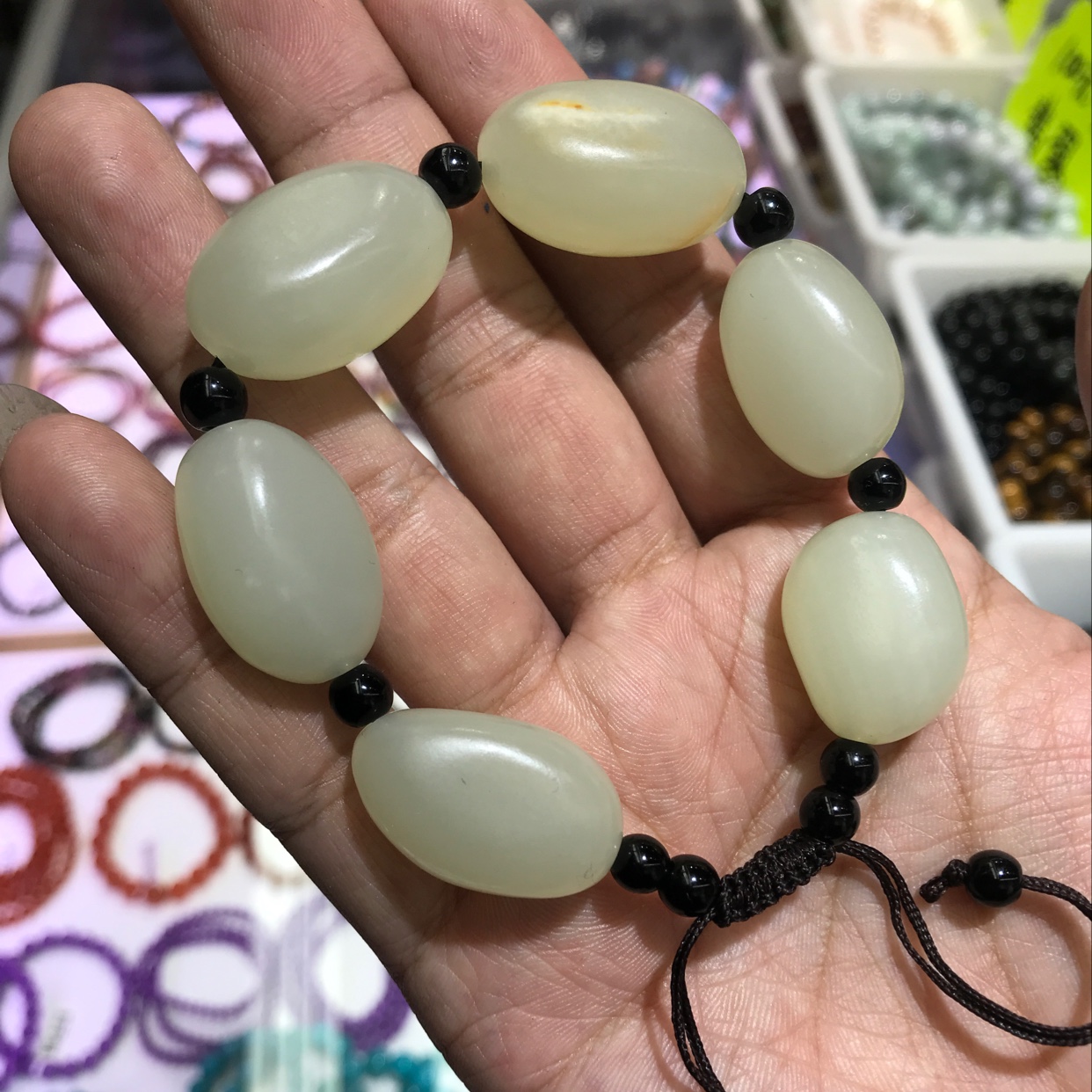 Natural white marble small size bracelet quartzite jade. Mixed type of carbonate rock jade details Picture